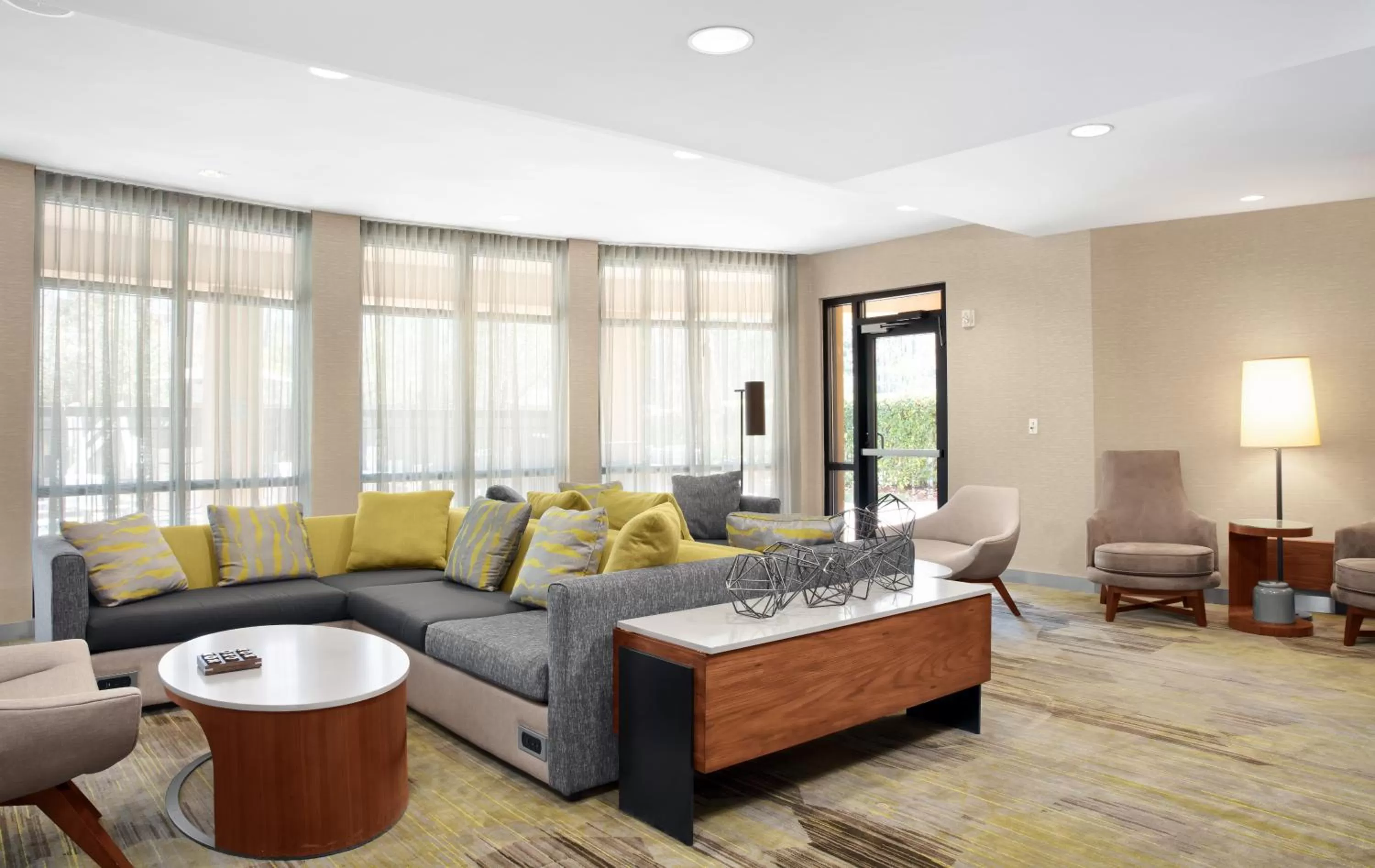 Communal lounge/ TV room in Courtyard by Marriott St. Augustine I-95