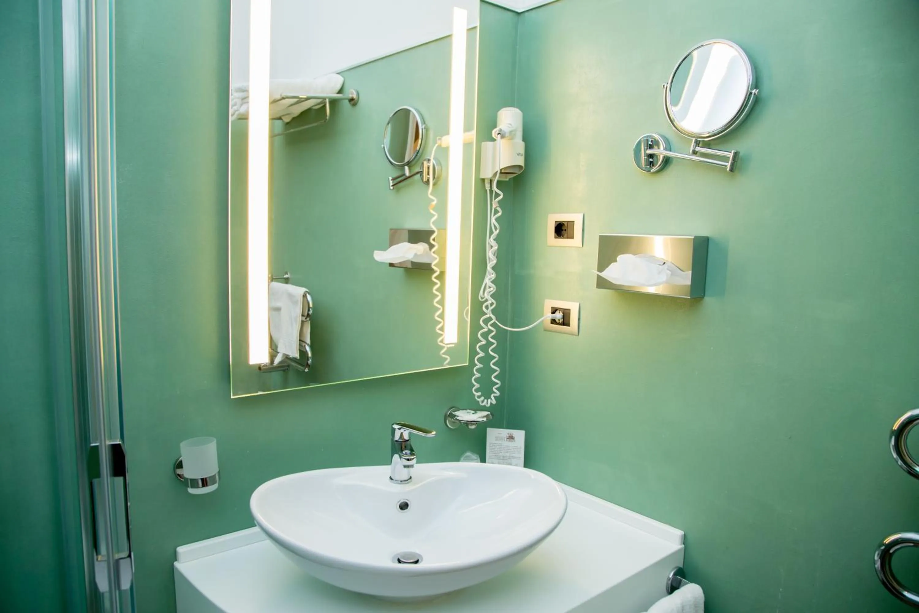 Shower in Hotel El Balear