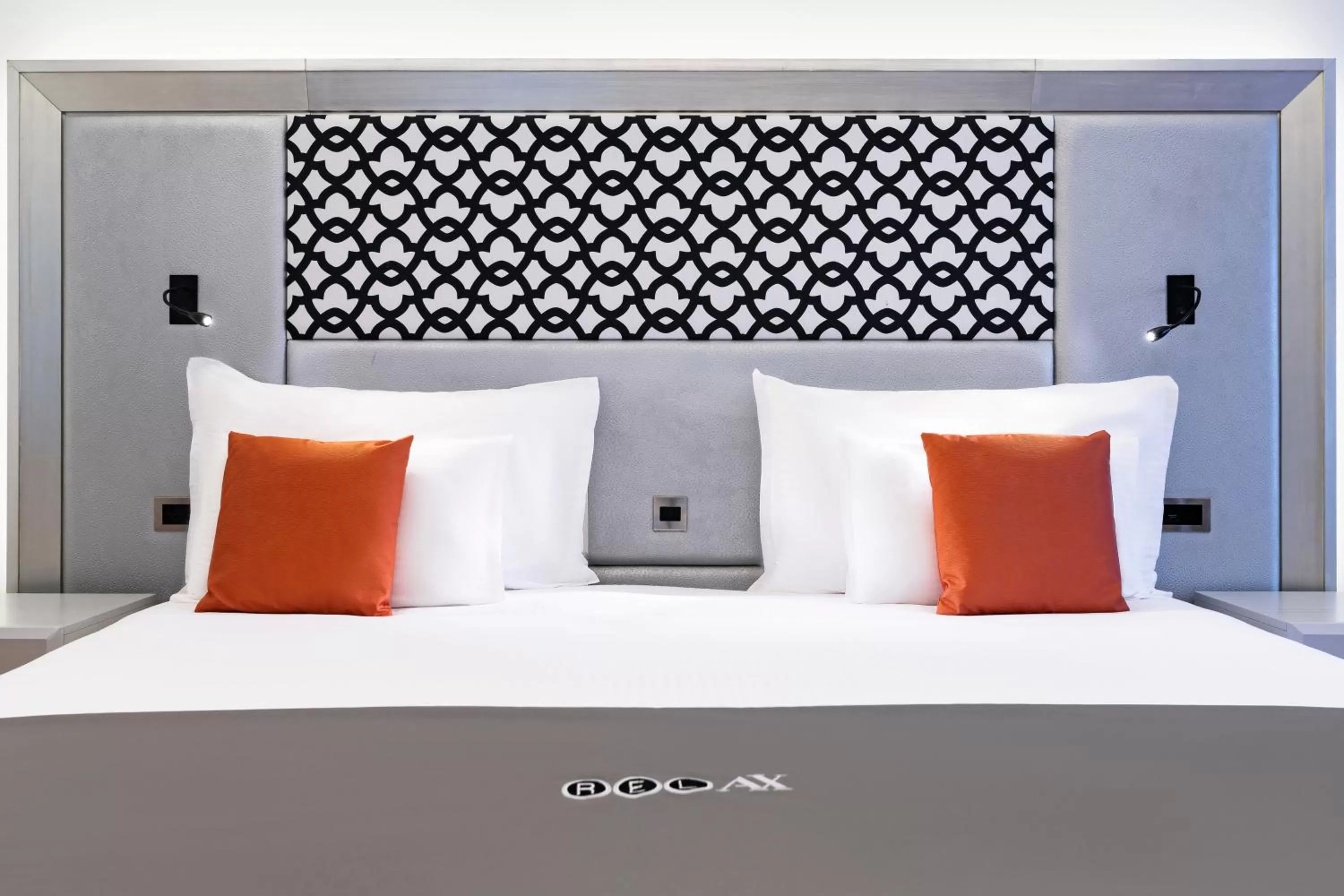 Photo of the whole room, Bed in AX The Palace