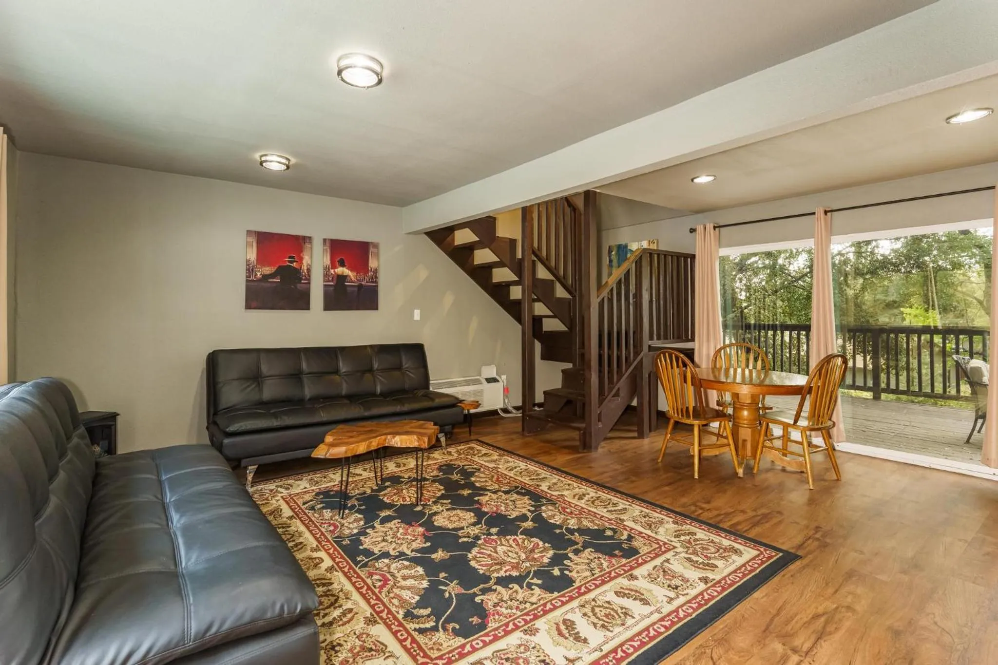 Mountain Trail Lodge and Vacation Rentals