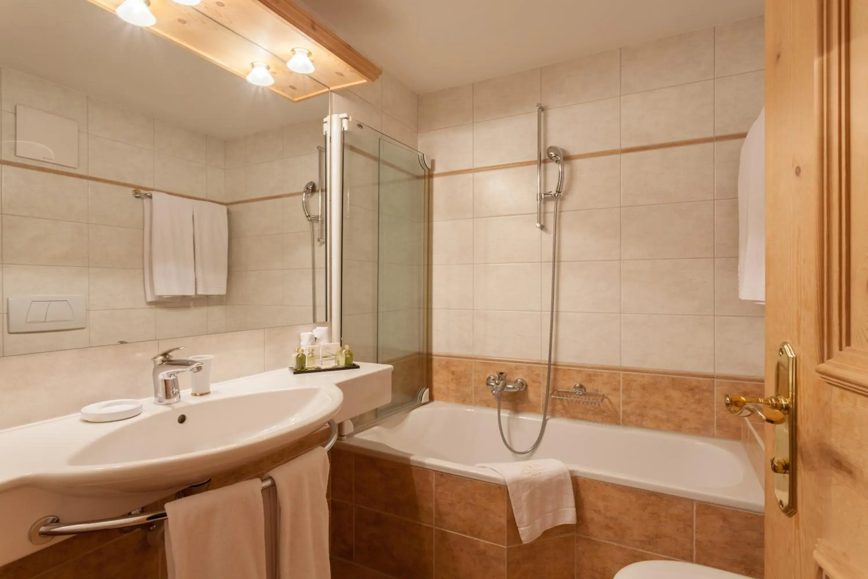 Superior Double Room with Matterhorn View in Hotel Albatros Superior Double Room with Matterhorn View in Hotel Albatros