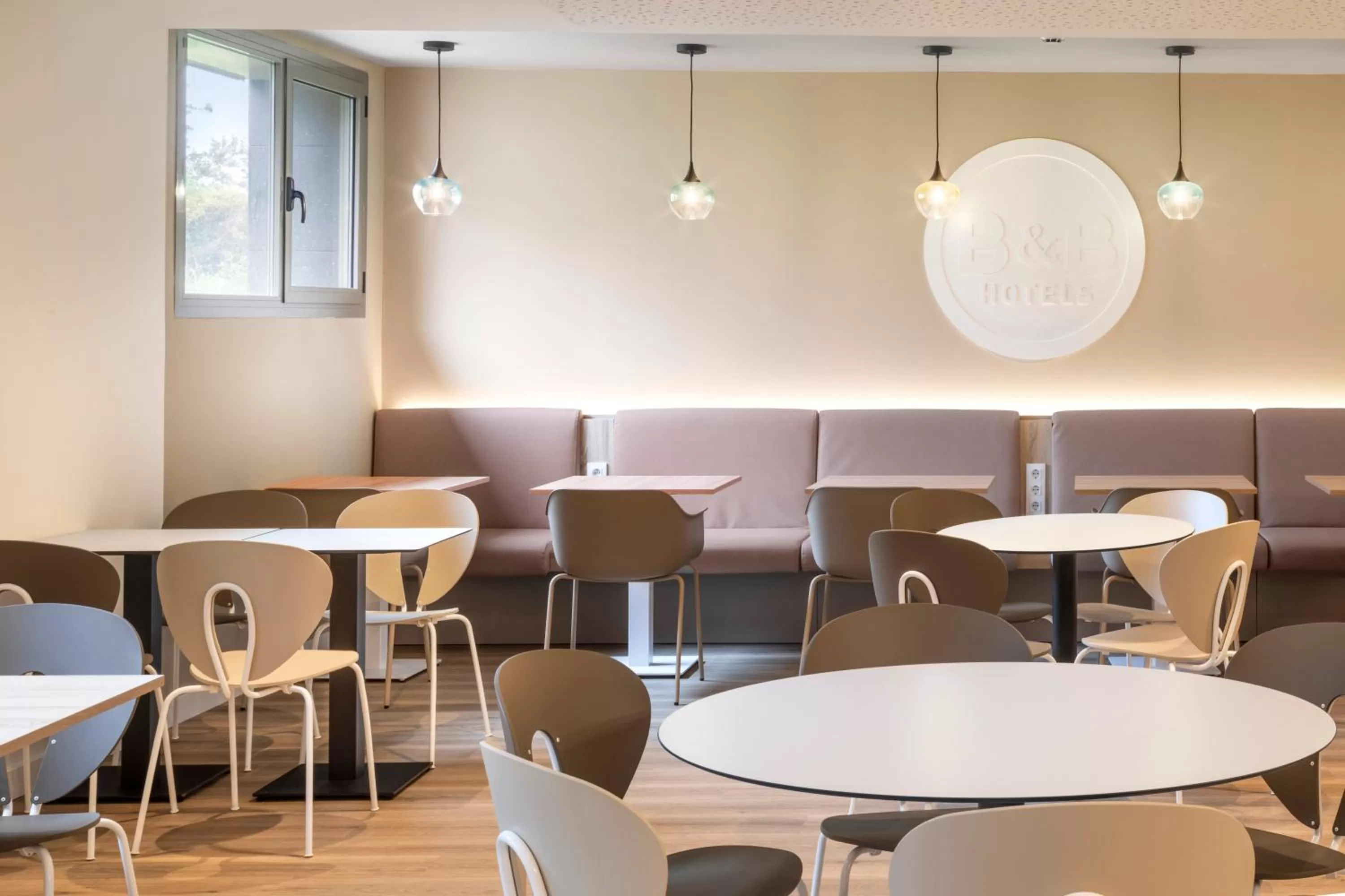 Seating area in B&B HOTEL Barcelona Sant Cugat