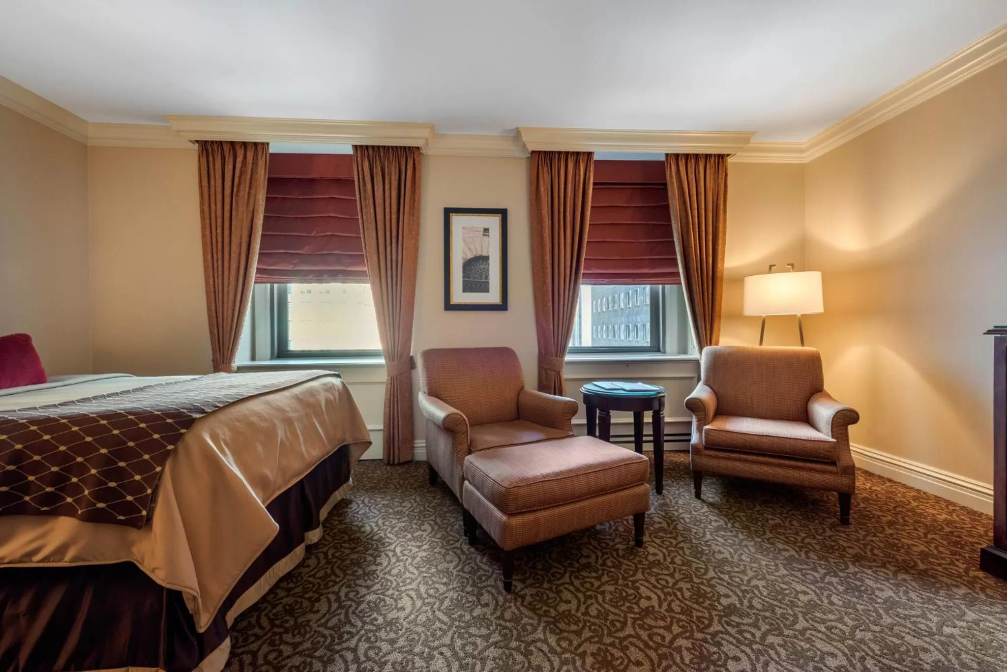 Photo of the whole room, Bed in Omni William Penn Hotel