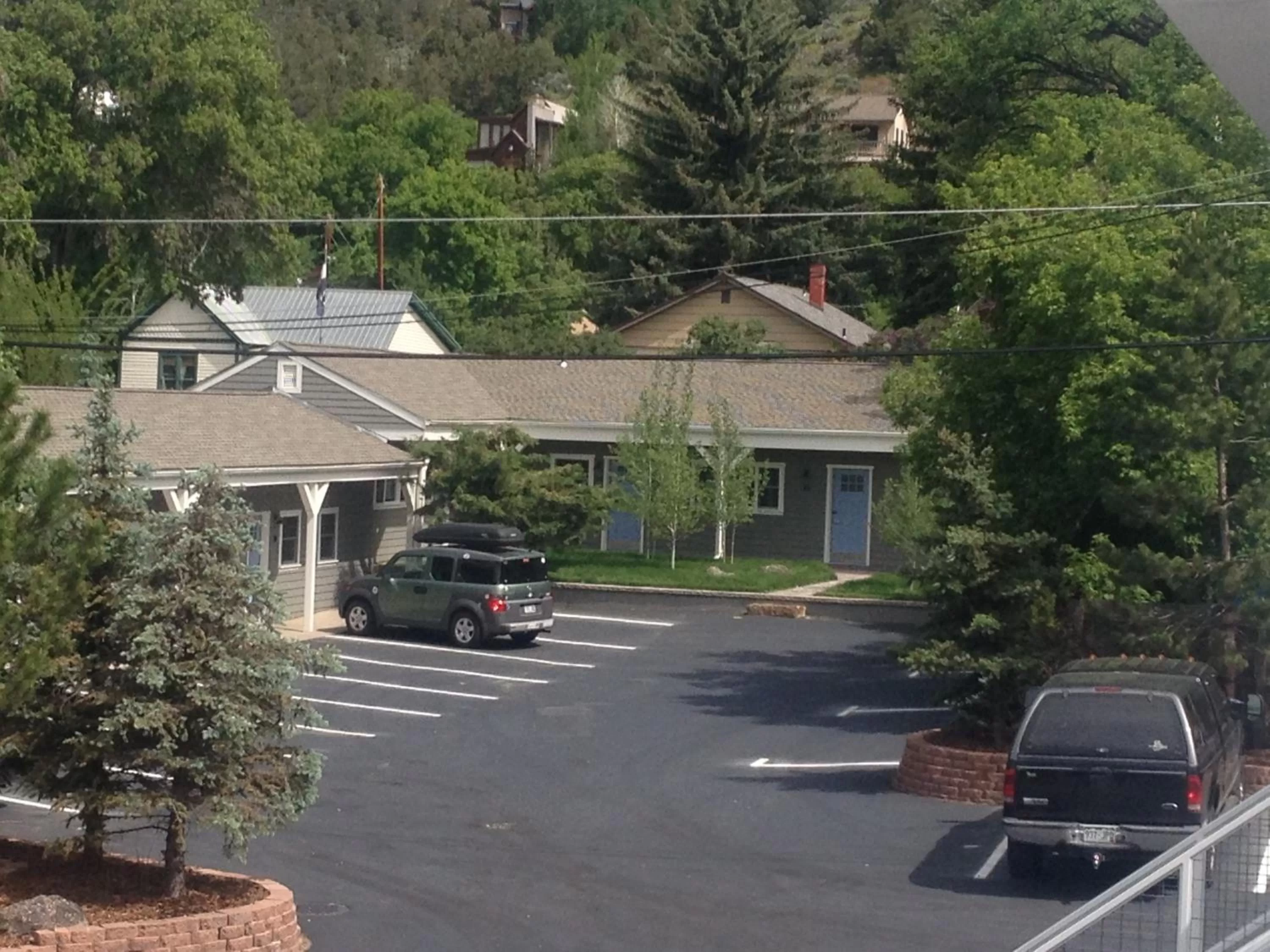 Facade/entrance in Basalt Mountain Inn
