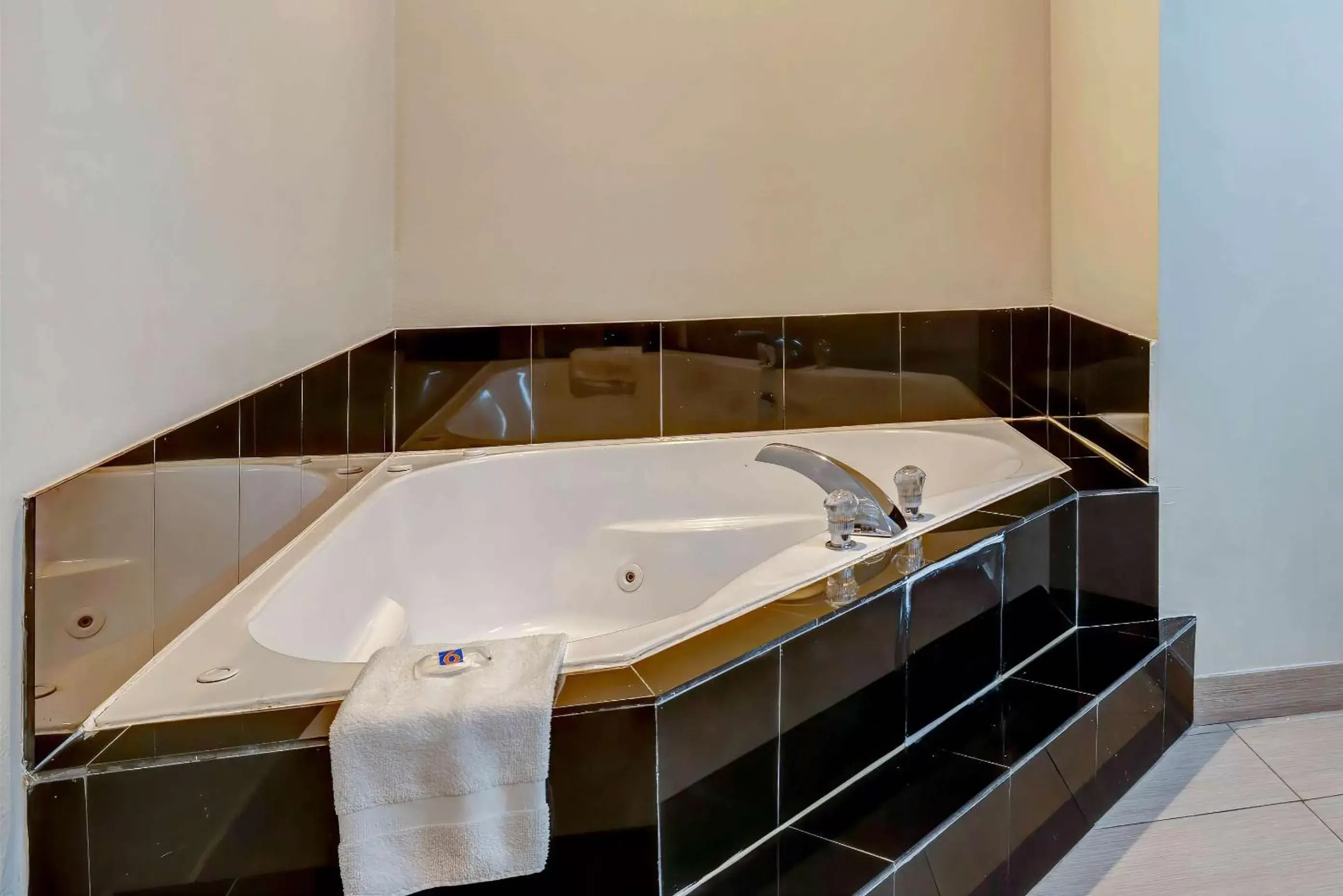 King Room - single occupancy - Non-Smoking in Motel 6-Mesquite, TX - Balch Springs King Room - single occupancy - Non-Smoking in Motel 6-Mesquite, TX - Balch Springs