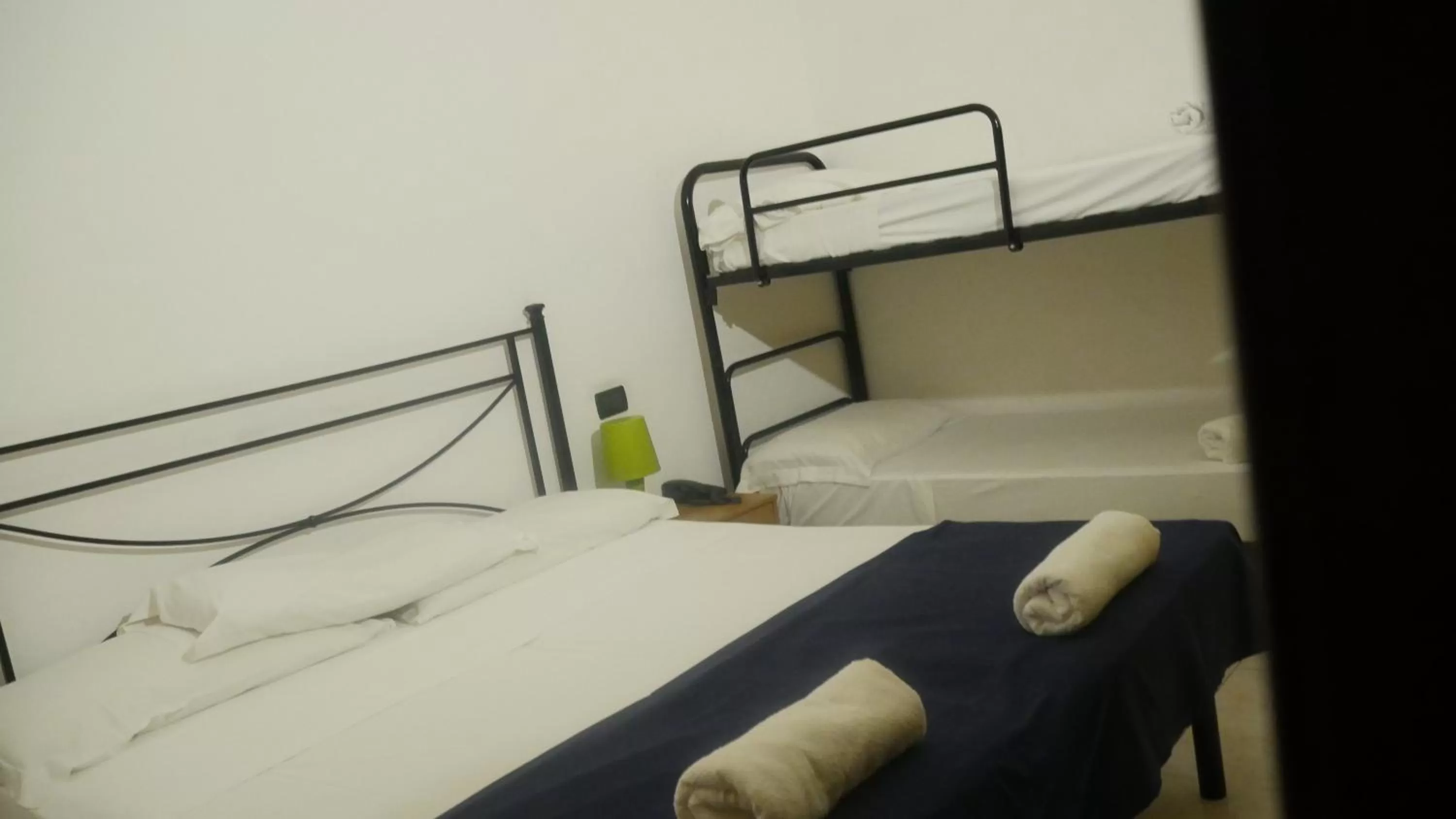 Photo of the whole room, Bed in Red and Blues Music Hotel Genova