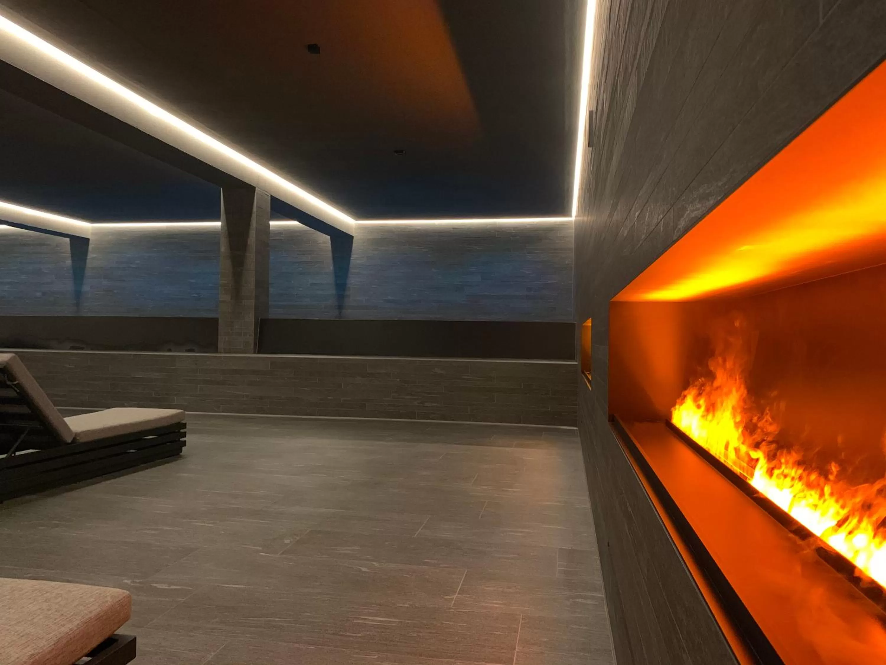 Swimming pool in LOEV - VELA Hotels