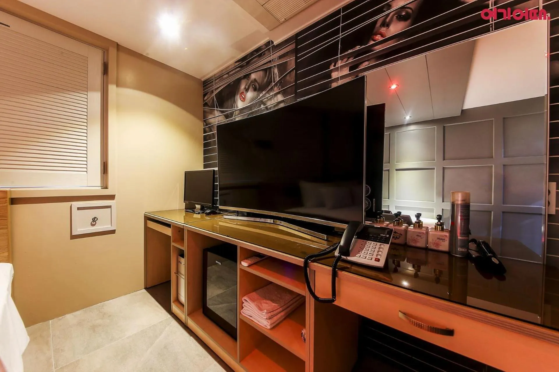 TV and multimedia in Goodstay Grand Motel Chuncheon