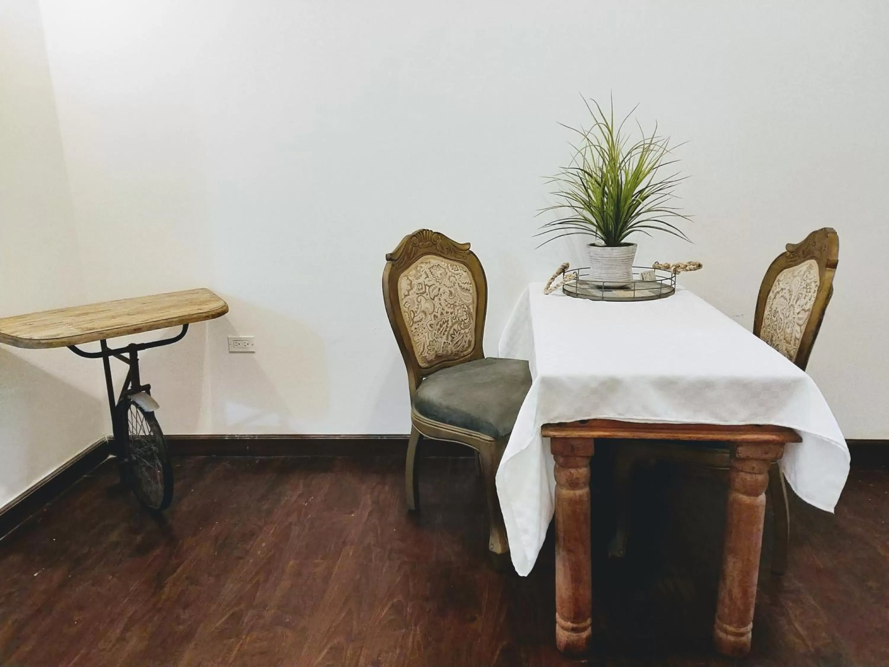Dining area in La Capitana Old San Juan Building