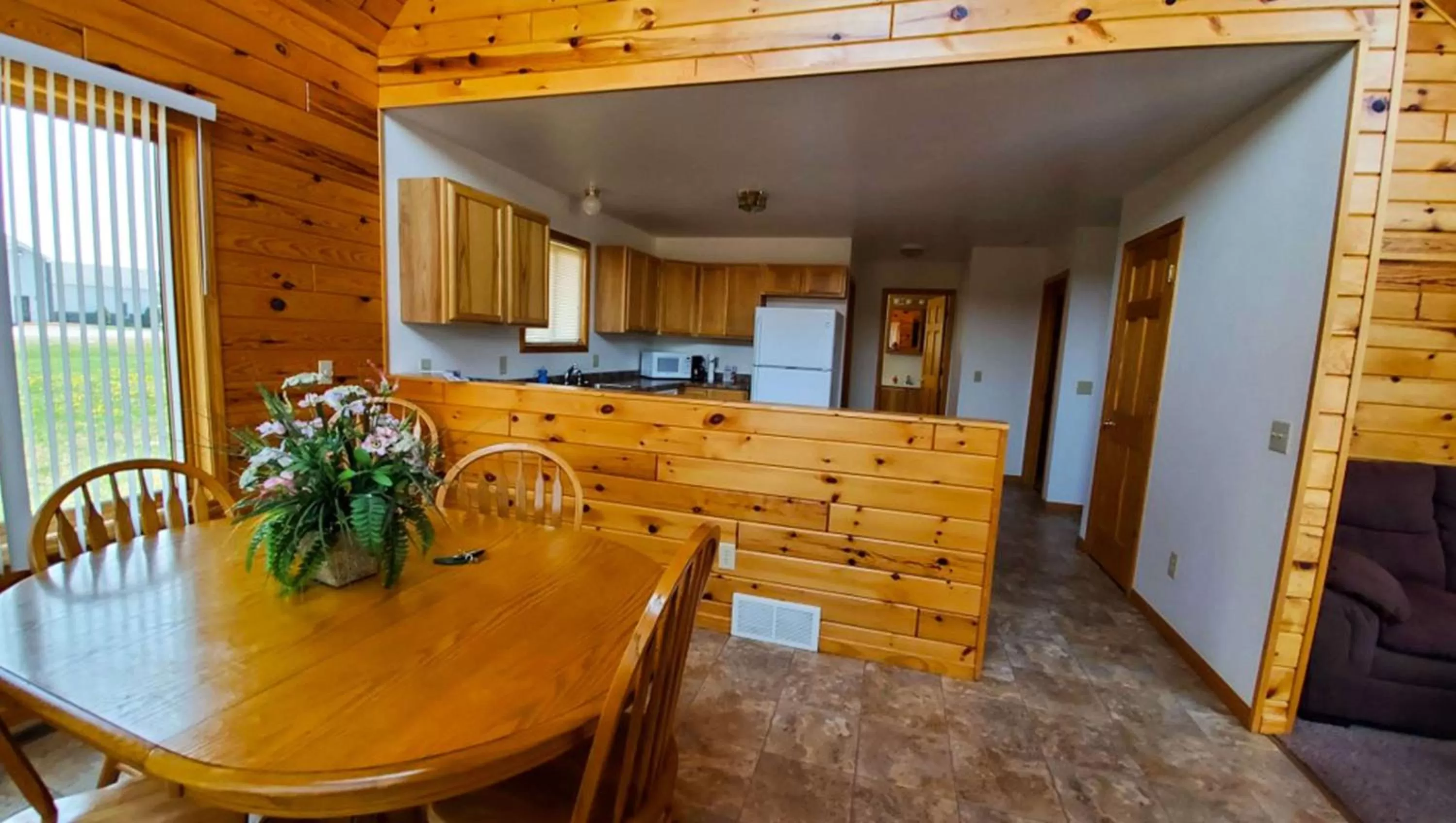 Photo of the whole room in Jasper Ridge Inn Ishpeming