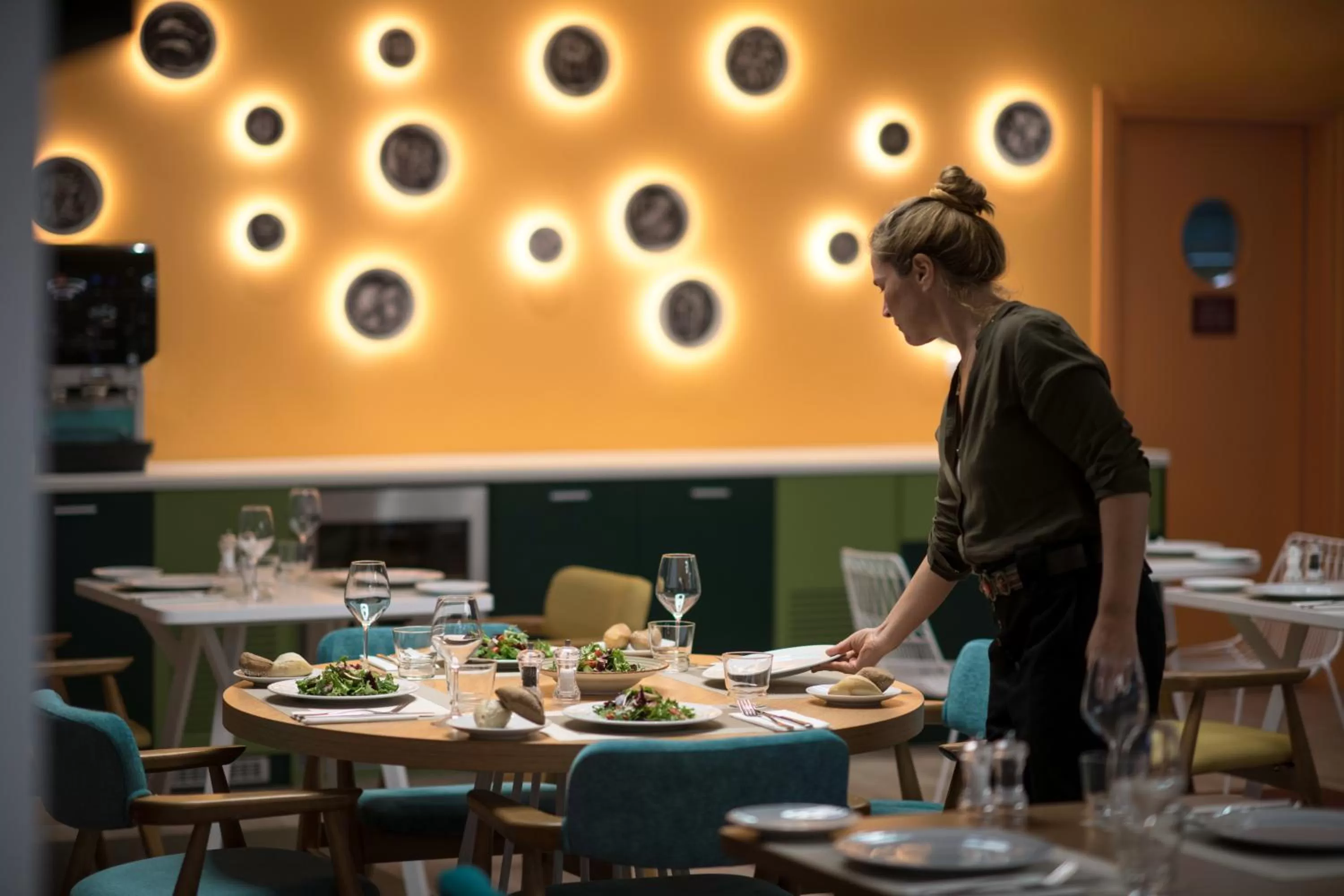 Restaurant/places to eat in ibis Styles Athens Routes