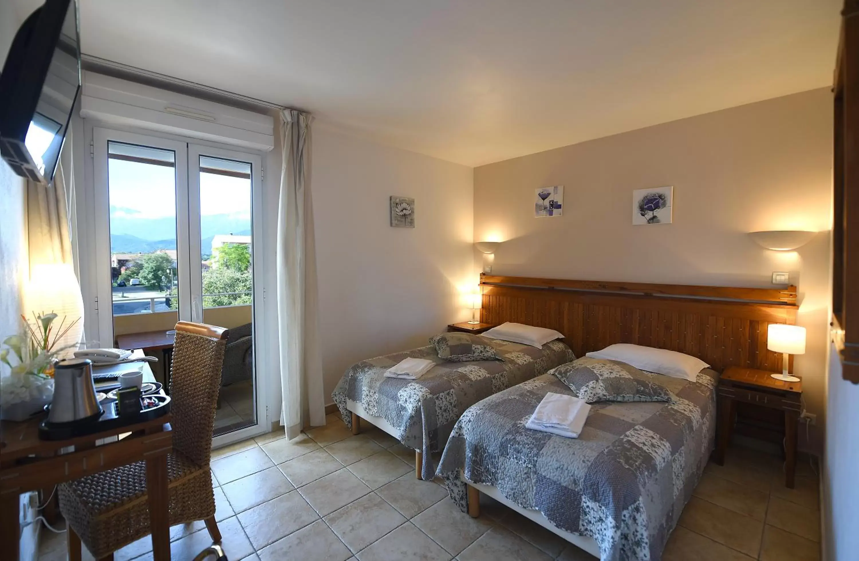 Two-Bedroom Suite with Balcony in Hôtel A casa di Maria Cicilia Two-Bedroom Suite with Balcony in Hôtel A casa di Maria Cicilia