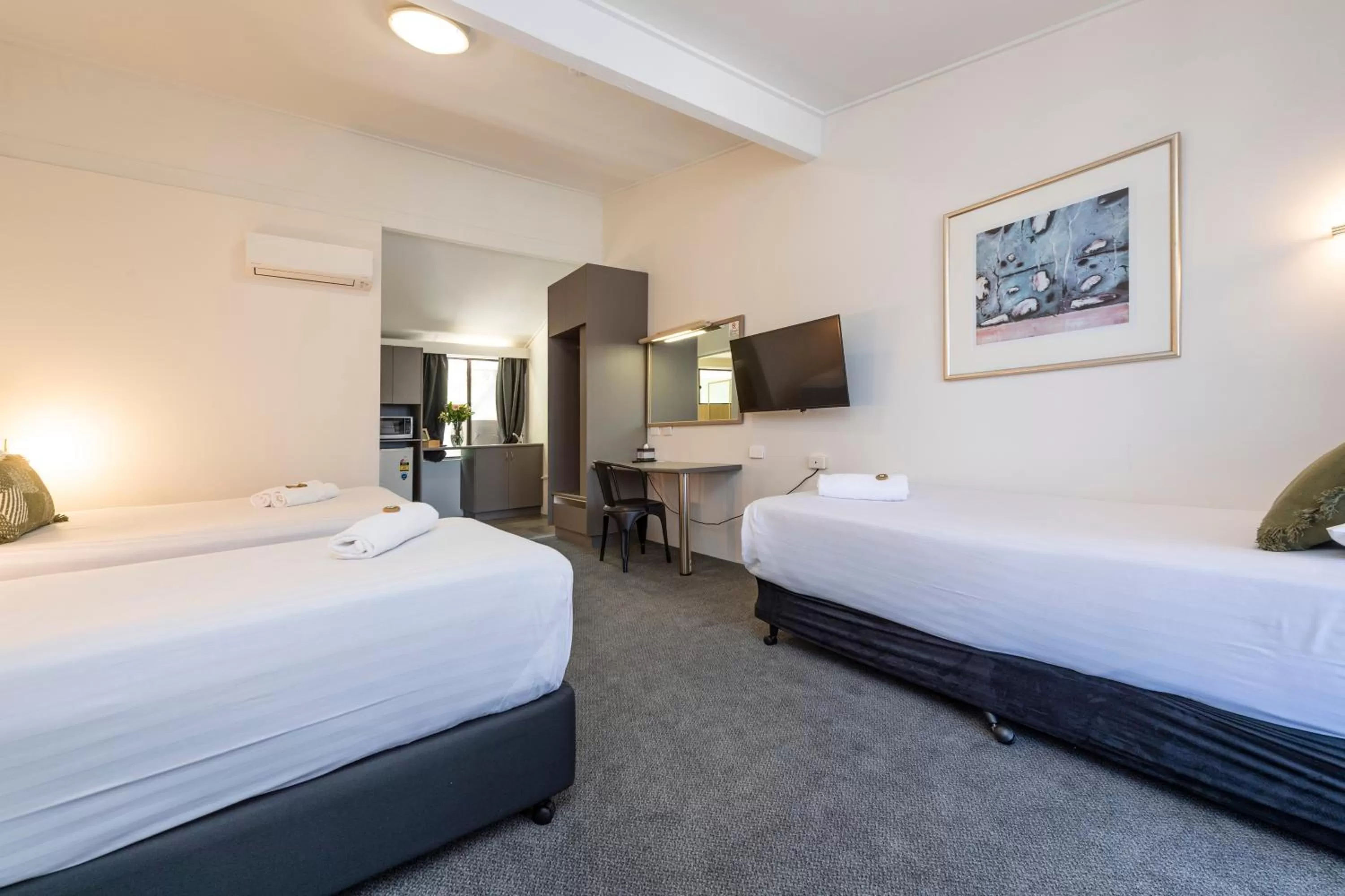 Bed in Fern Bay Motel