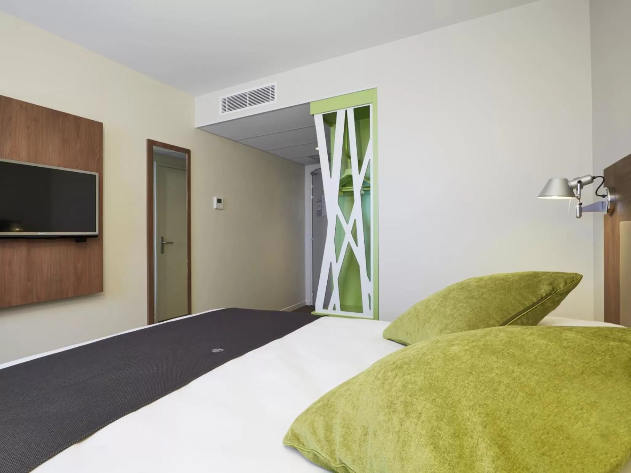 Bedroom, Bed in Campanile Bordeaux Ouest - Mérignac Aéroport