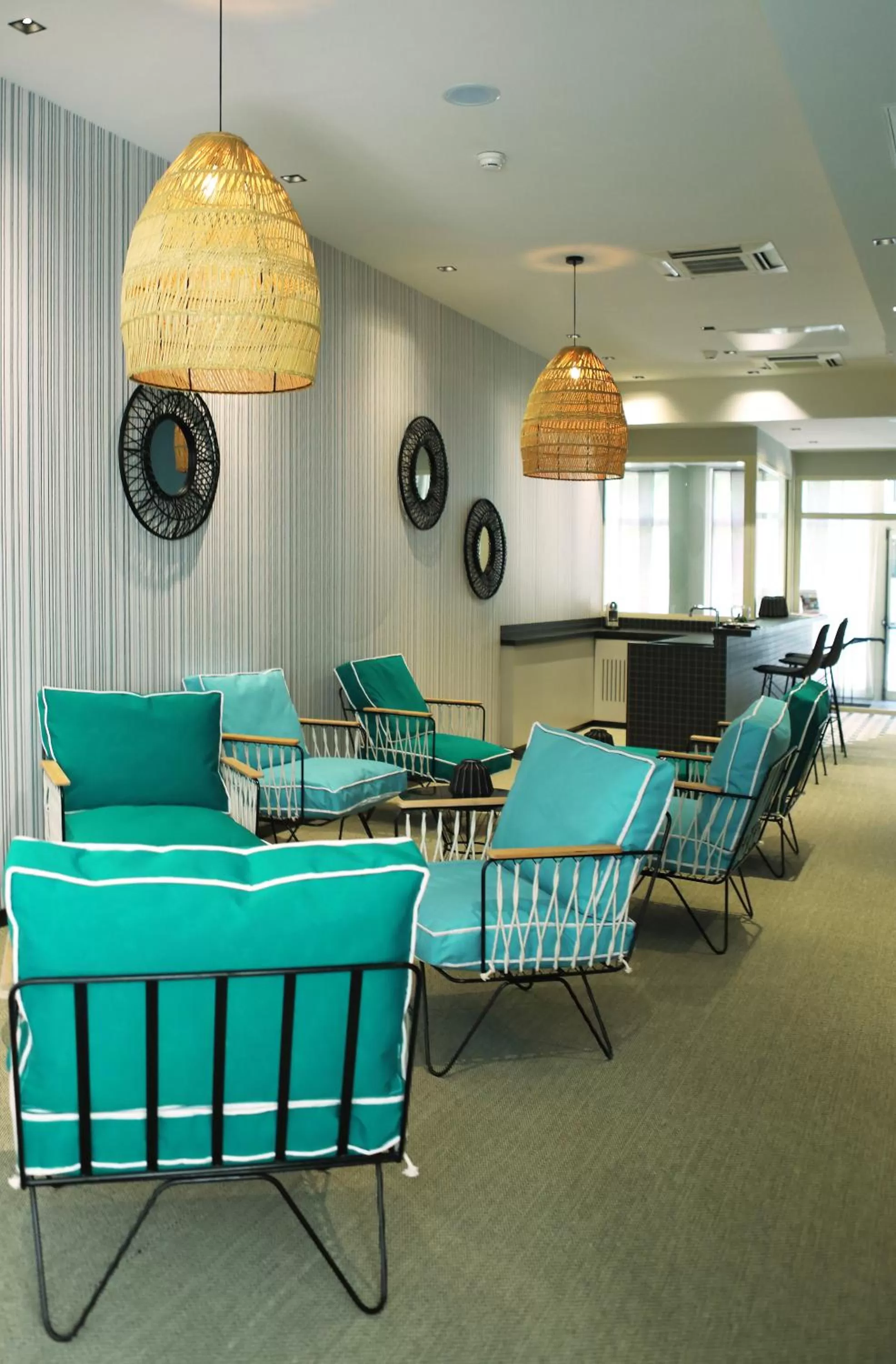 Lounge or bar in Best Western Plus Hôtel La Joliette