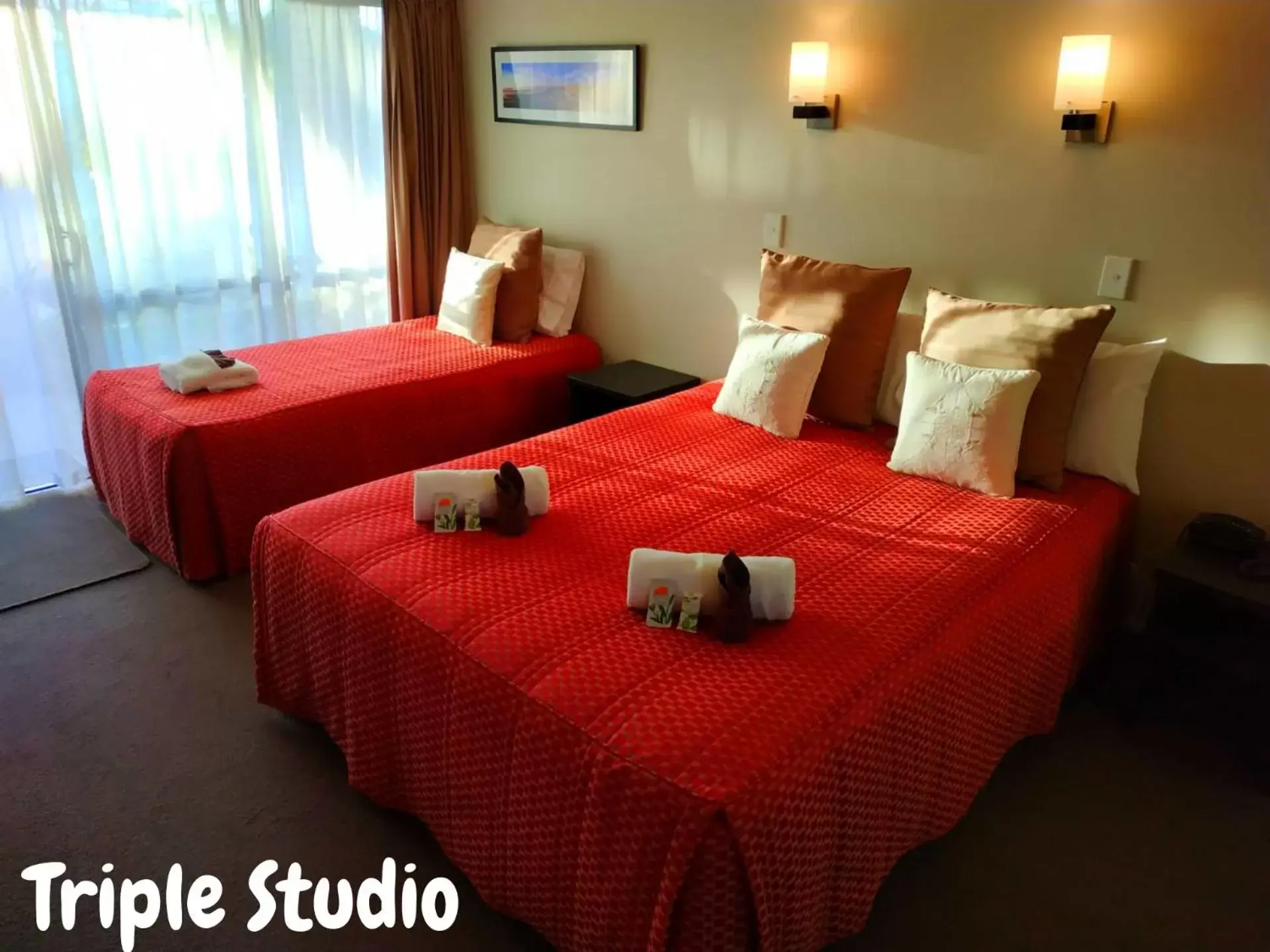 Standard Triple Studio in Cranford Oak Motel Standard Triple Studio in Cranford Oak Motel