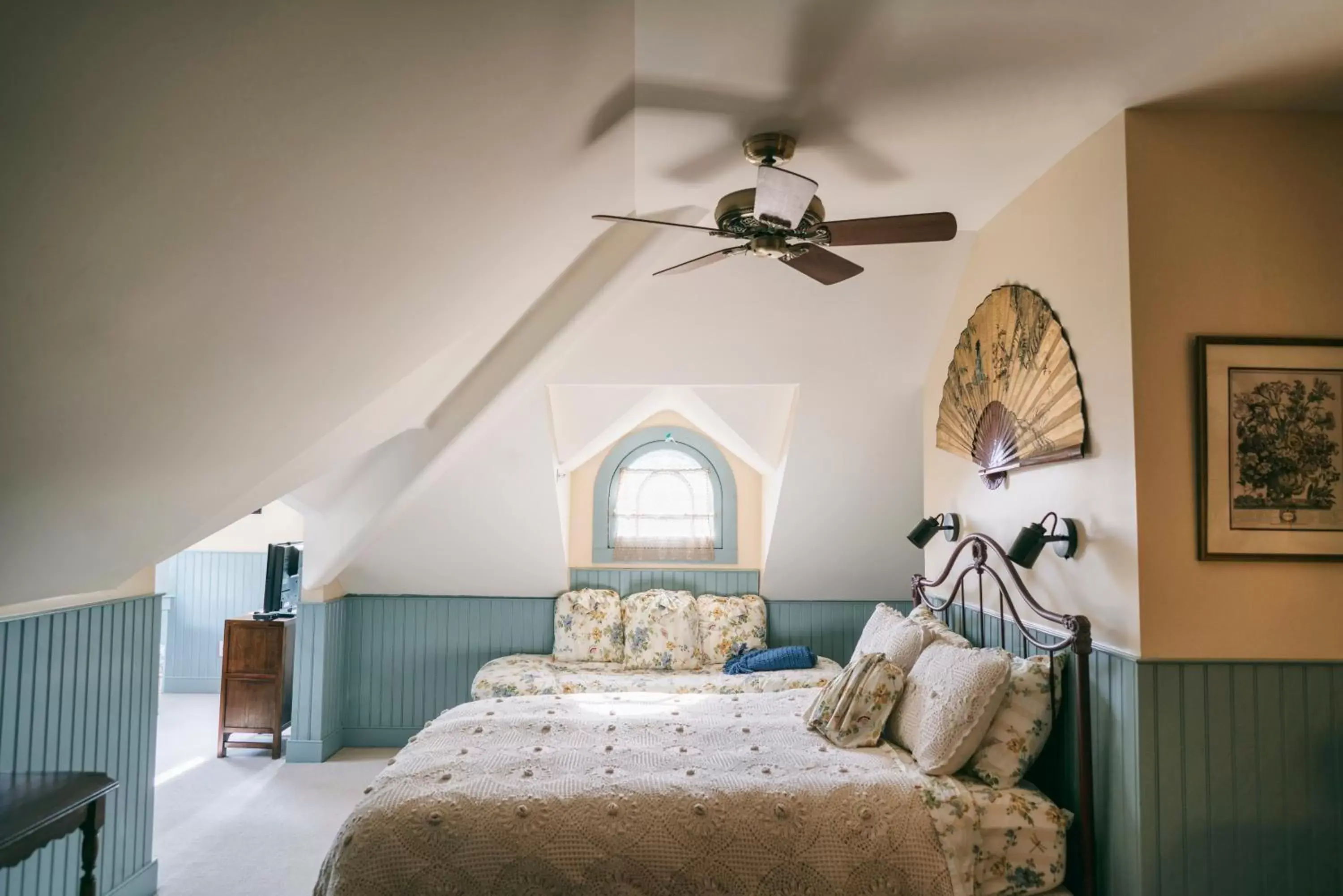 Premium Quadruple Room in Hummingbird Inn Premium Quadruple Room in Hummingbird Inn