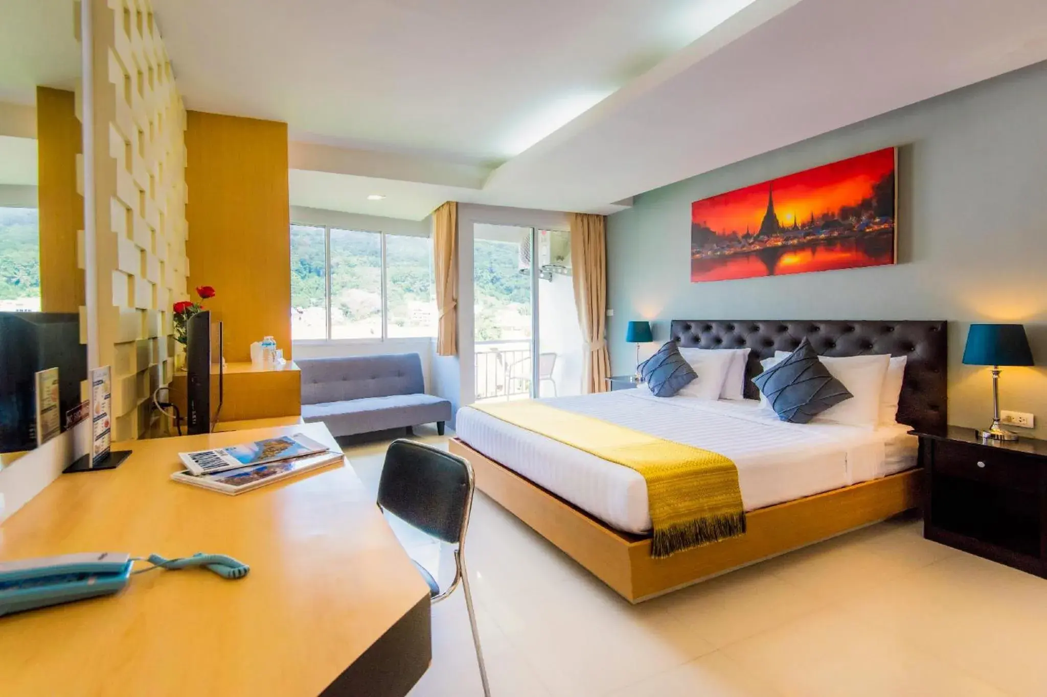Deluxe Double Room with Balcony in Hallo Patong Hotel Deluxe Double Room with Balcony in Hallo Patong Hotel