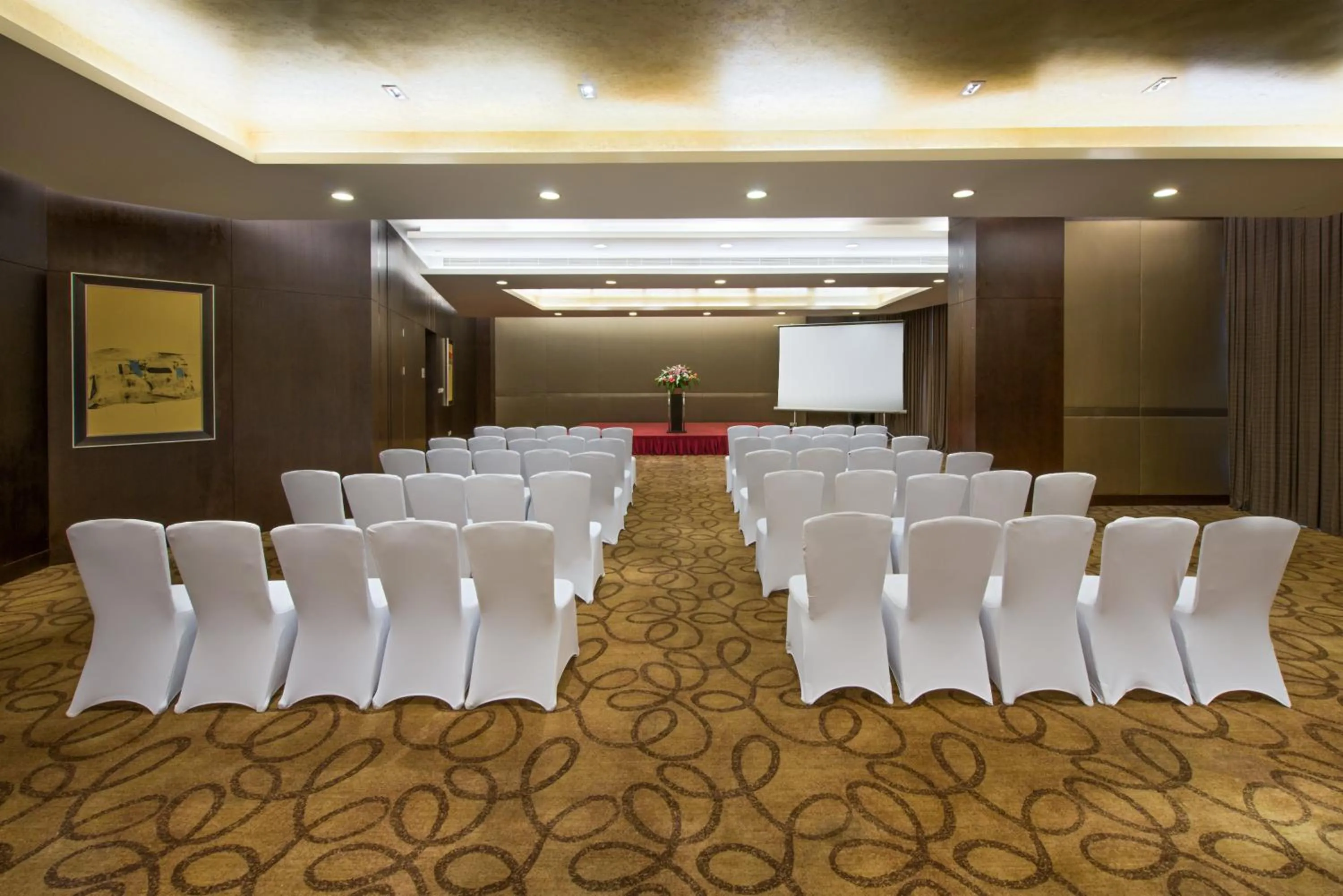 Meeting/conference room in Crowne Plaza Shanghai Xiayang Lake by IHG