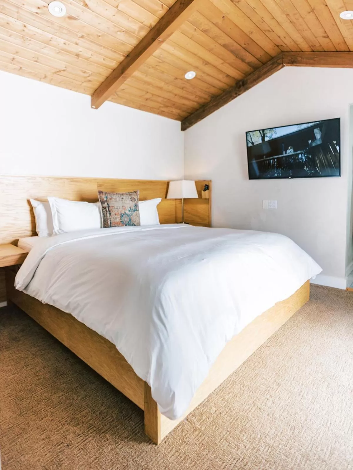 Bed in CALAMIGOS RANCH Resort & Spa