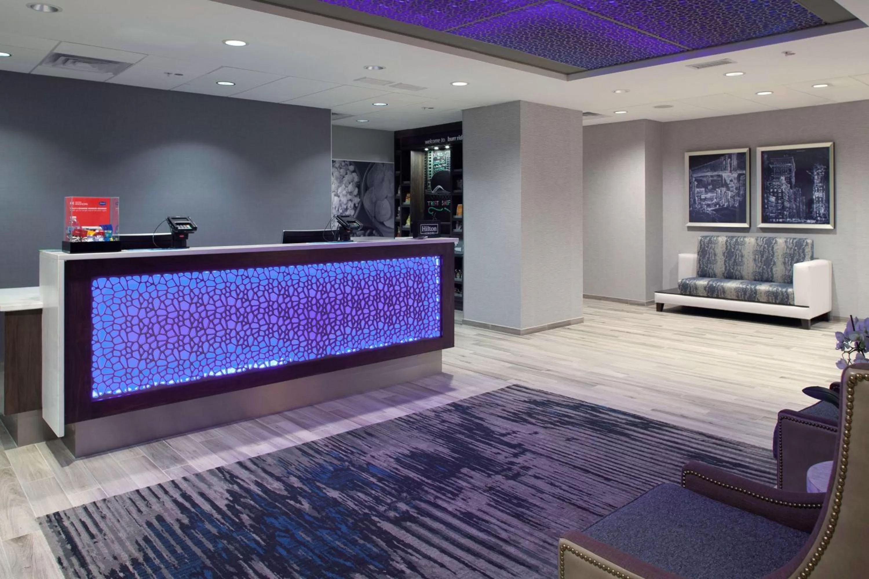 Lobby or reception in Hampton Inn & Suites Chicago-Burr Ridge