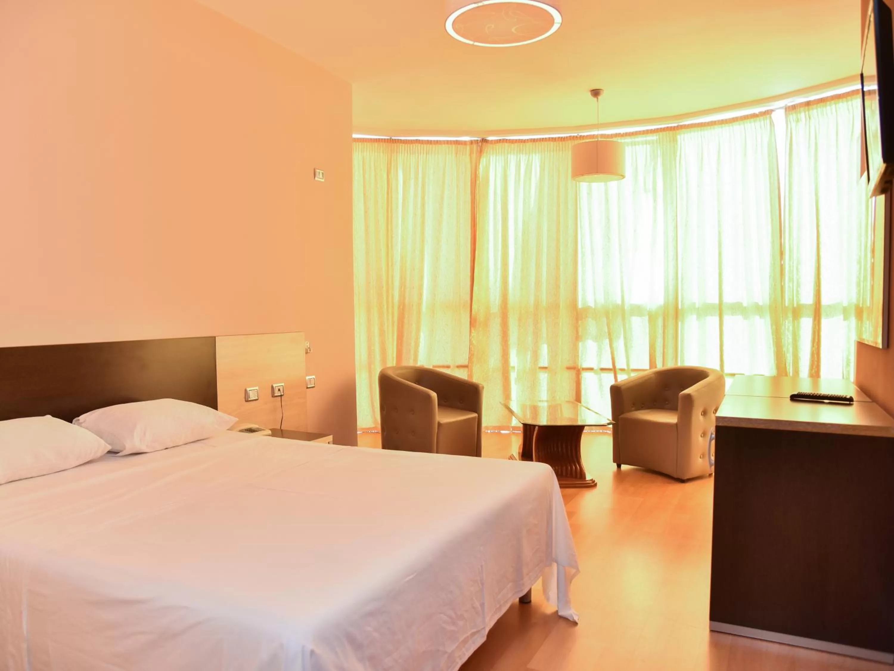 Bedroom, Bed in Hotel Continental