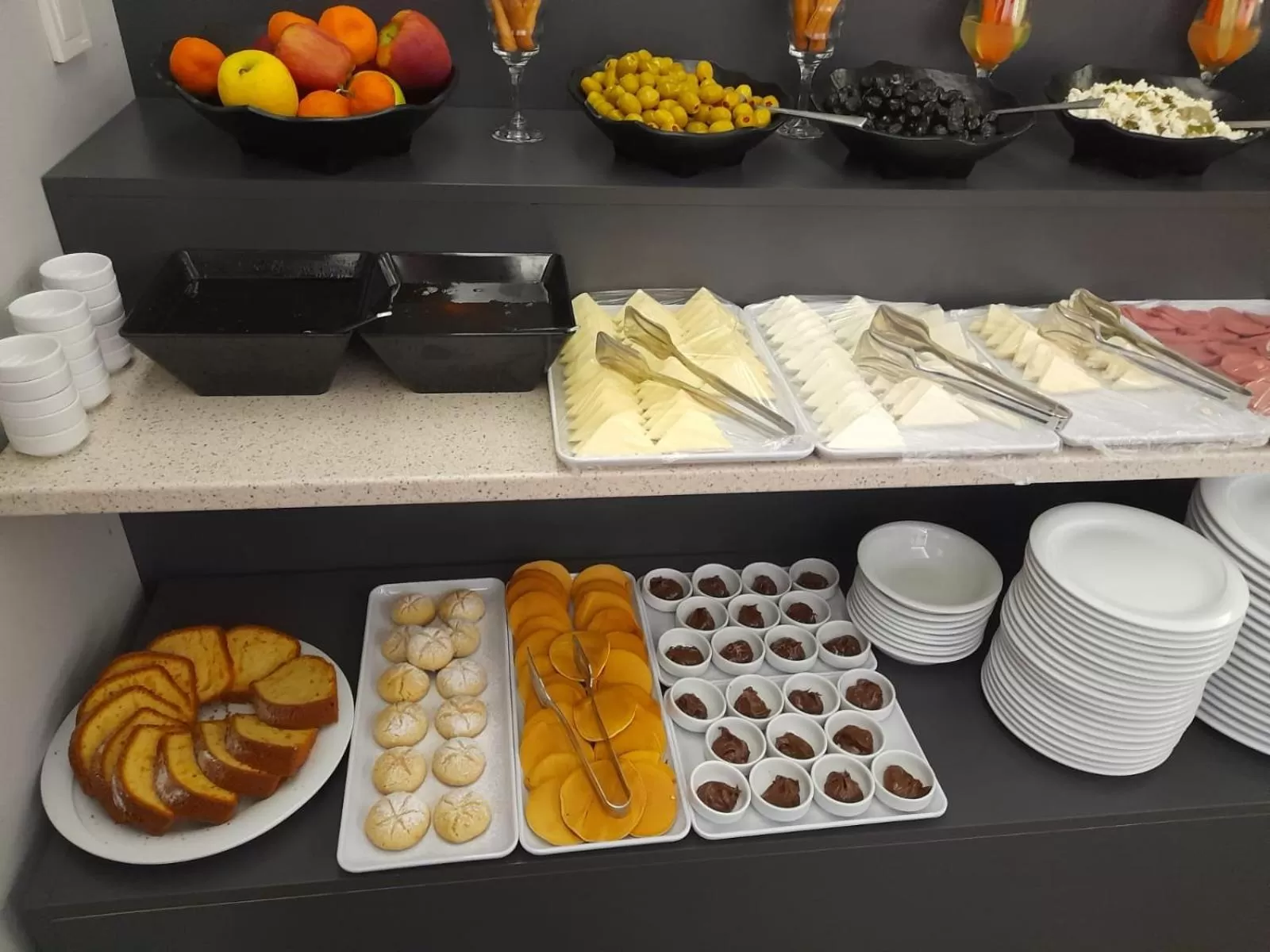 Coffee/tea facilities in Comfort Center Suit Hotel