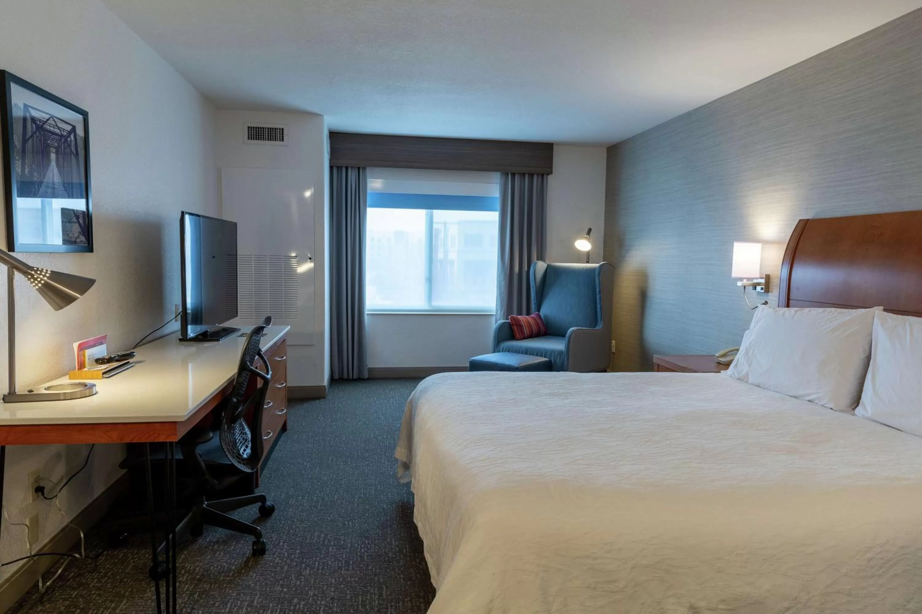 Bedroom, Bed in Hilton Garden Inn West Des Moines