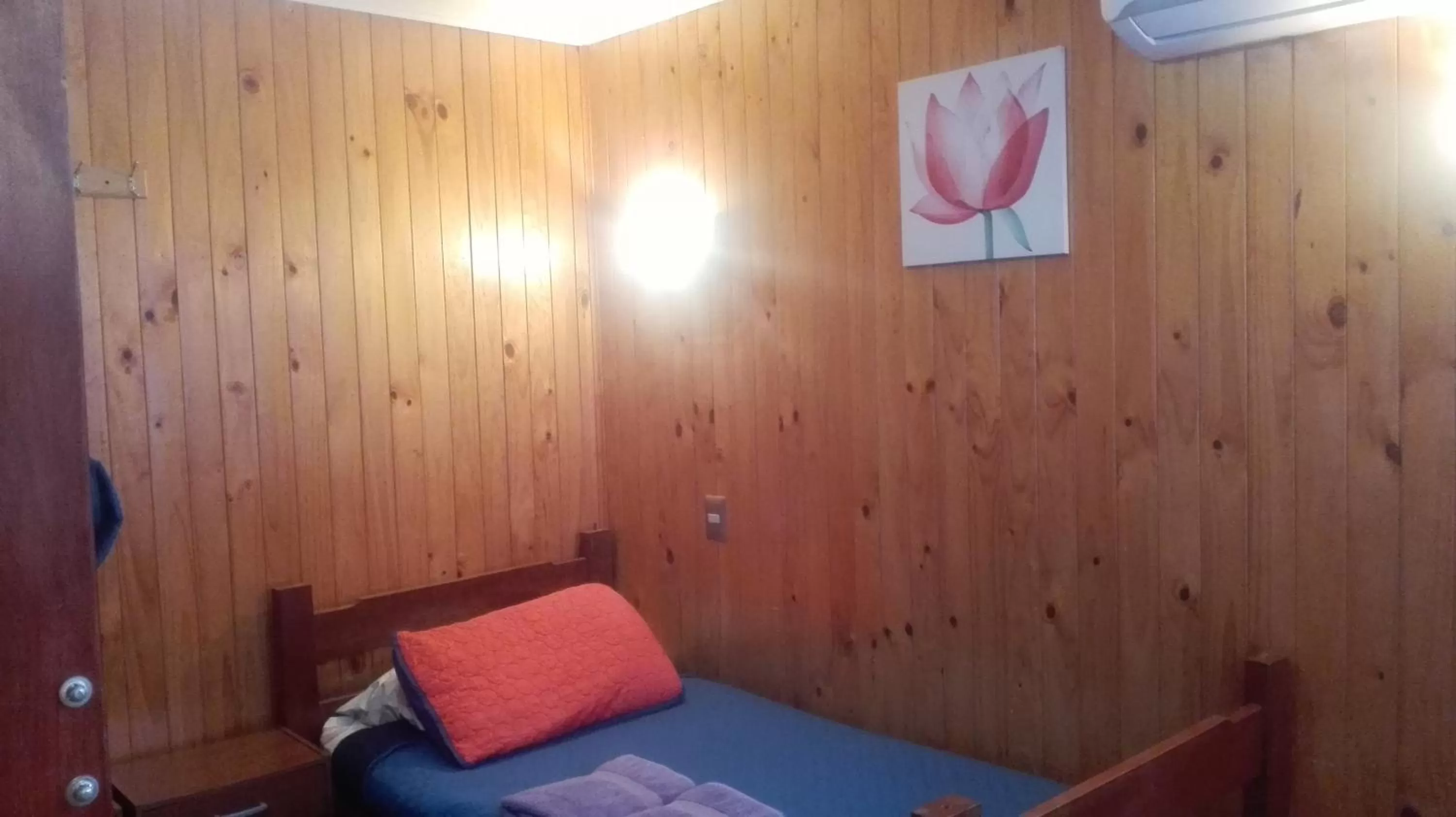 Bed in Apart-Hotel Colonia-Königsberg ESTACIONAMIENTO Deptos Completos Ubicado En El Centro De Valdivia AIRE ACONDICIONADO