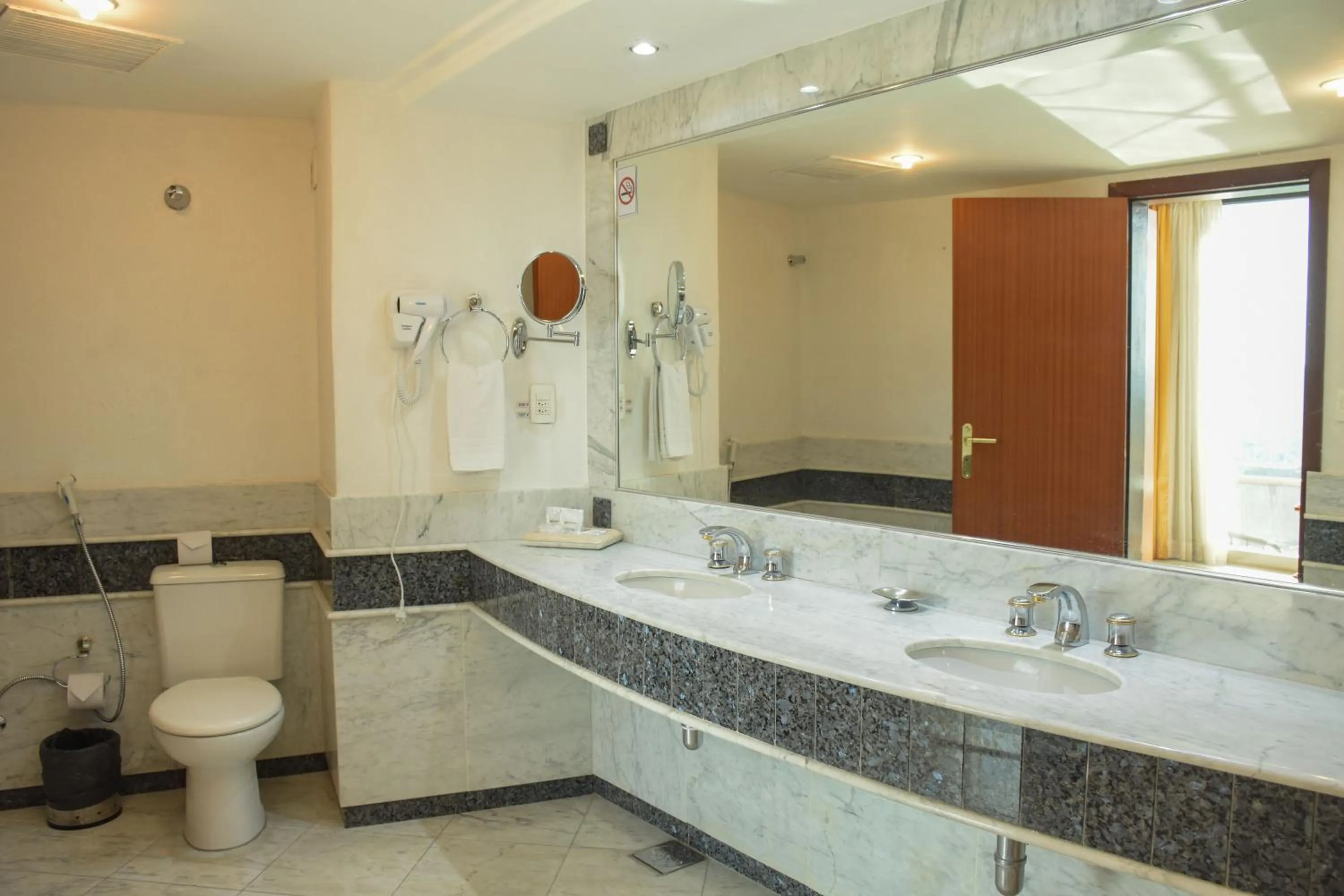 Bathroom in Hotel Golden Park Internacional Foz & Convenções By Nacional Inn