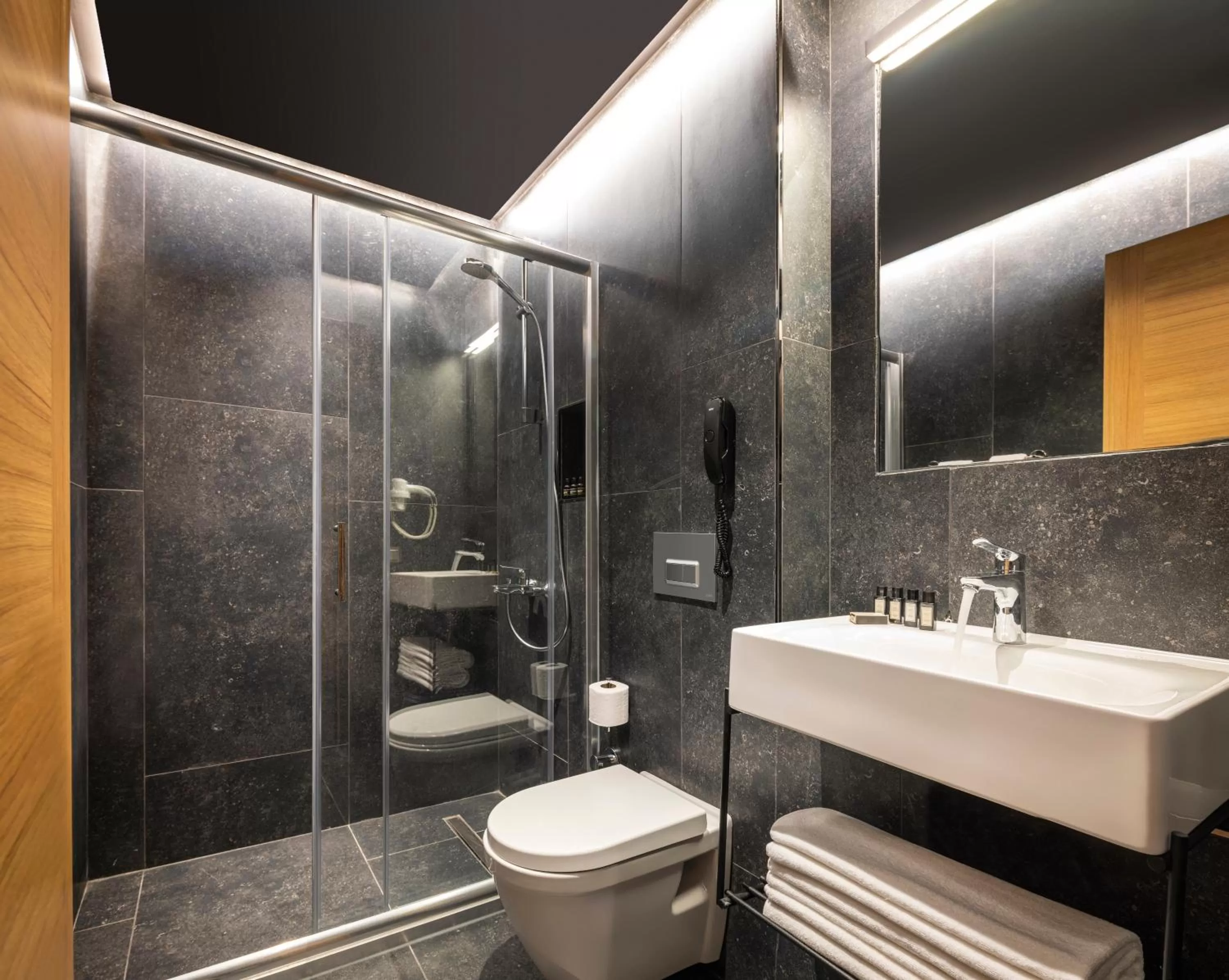 Bathroom in Marius Hotel