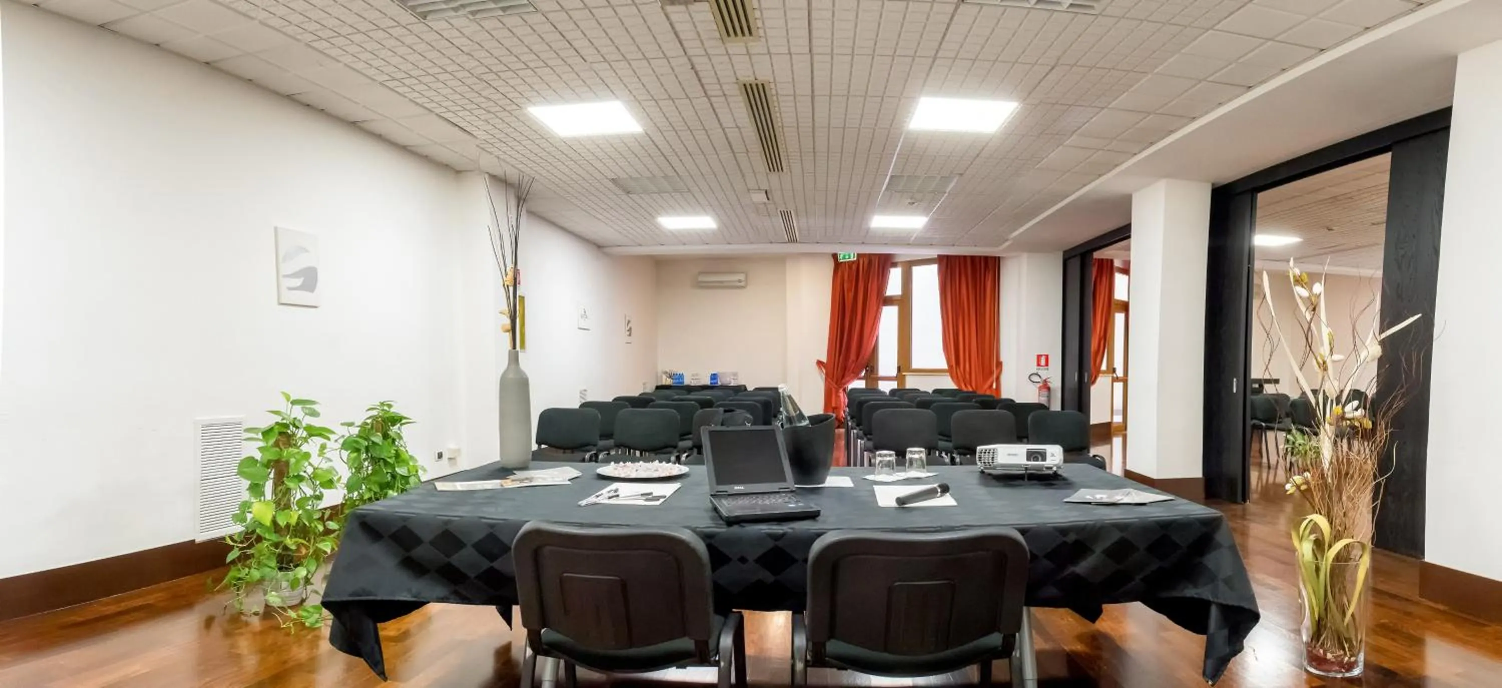 Area and facilities in Excel Hotel Roma Ciampino