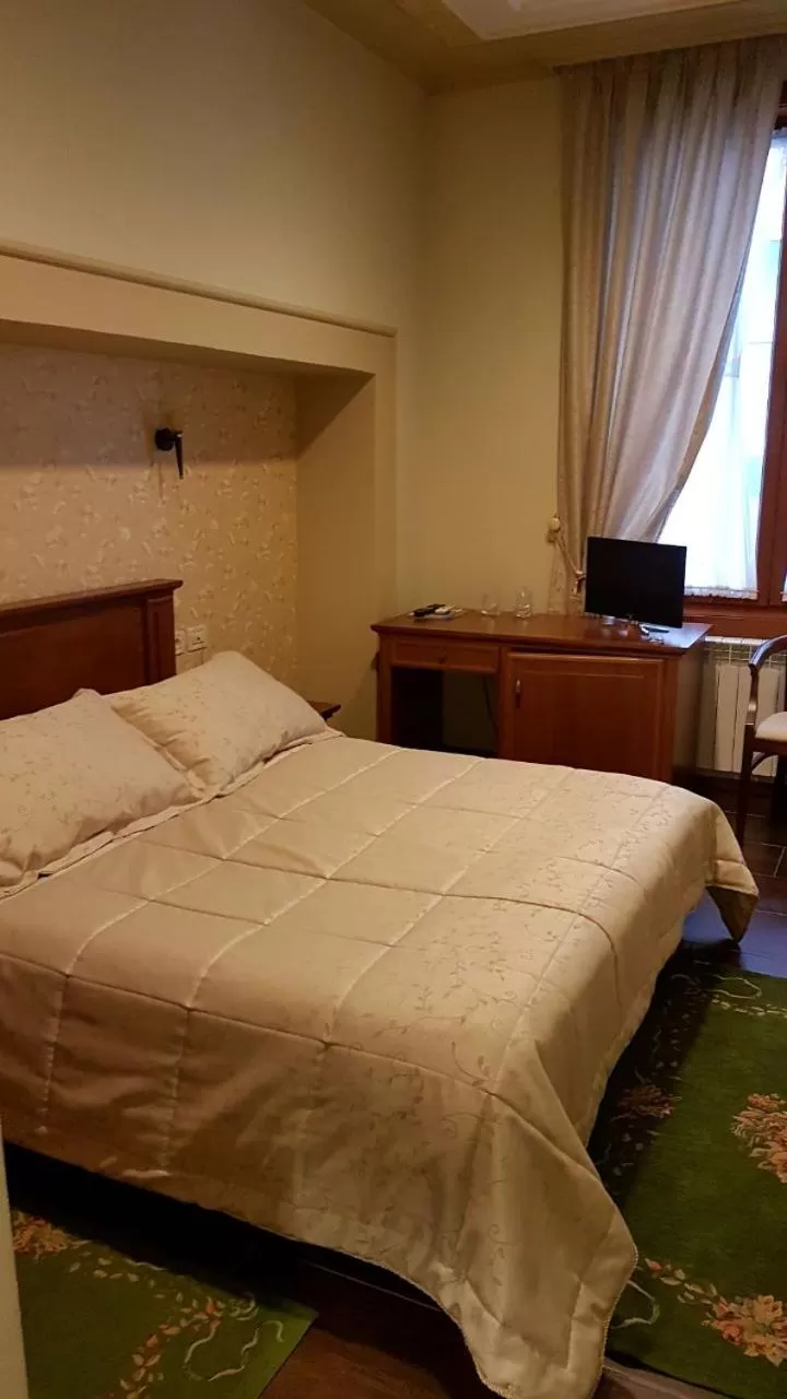 Bedroom, Bed in Vila Sigal Pogradec