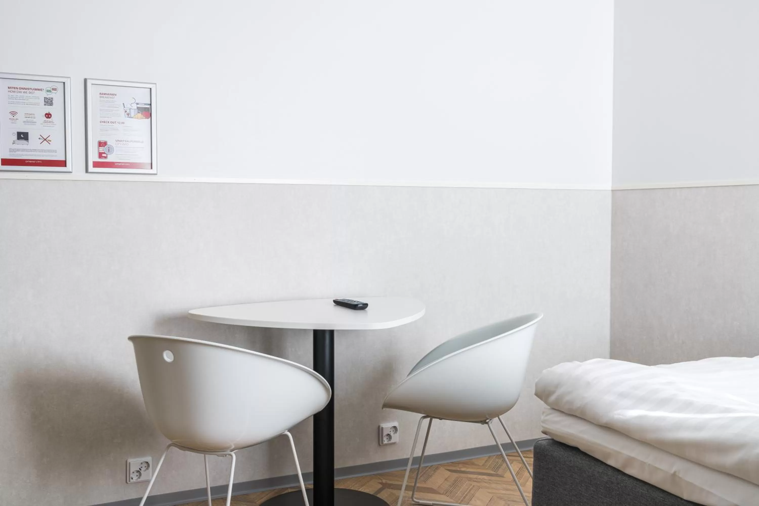 Seating area, Bed in Omena Hotel Turku Kauppiaskatu