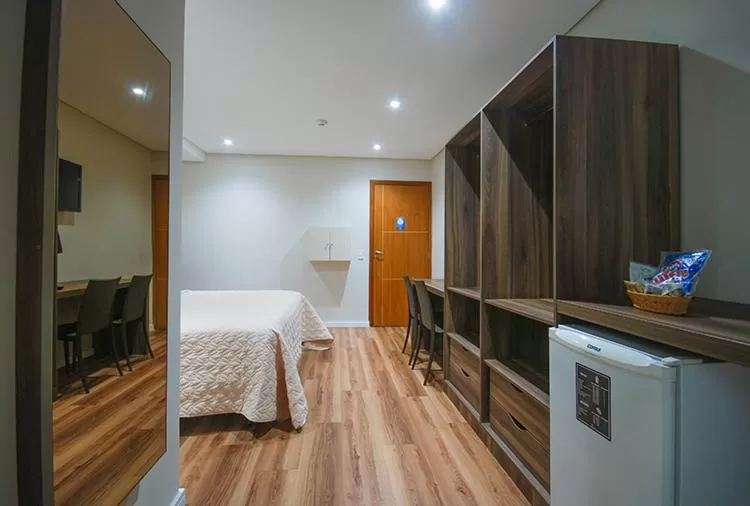 TV/Entertainment Center in Hotel Biz