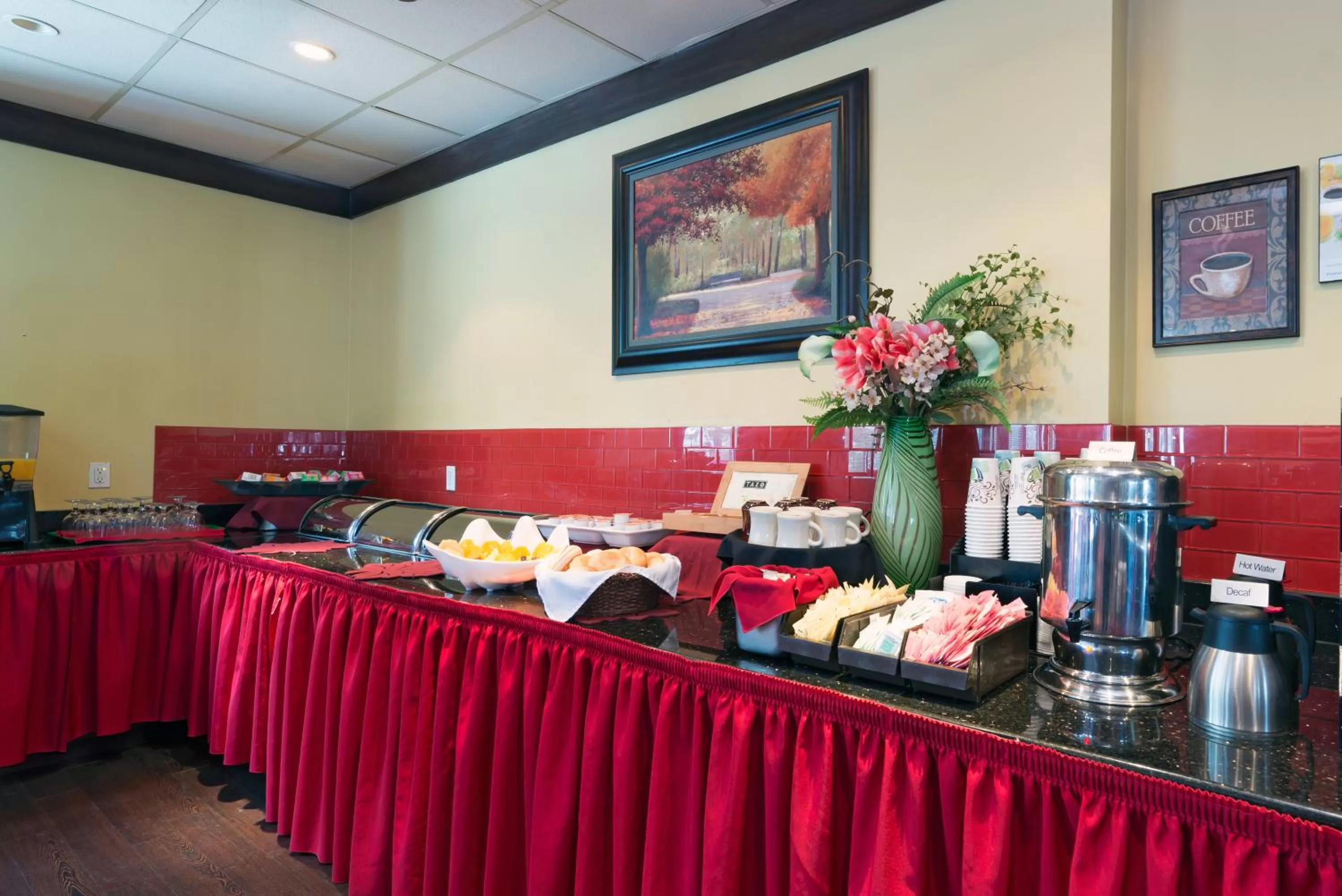 Restaurant/places to eat in Wyndham Garden Totowa