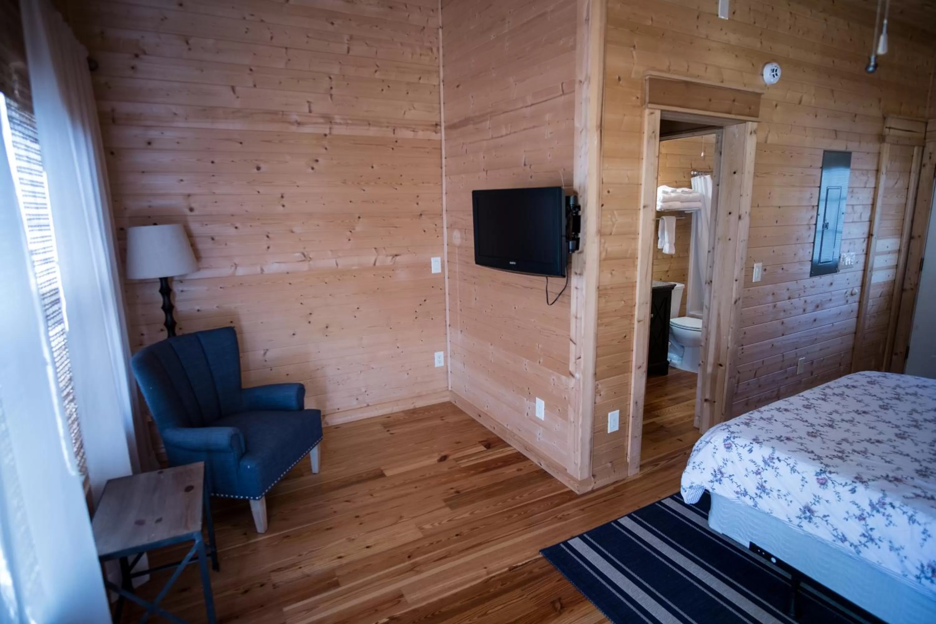 Bed in Swamp Rabbit Inn Travelers Rest