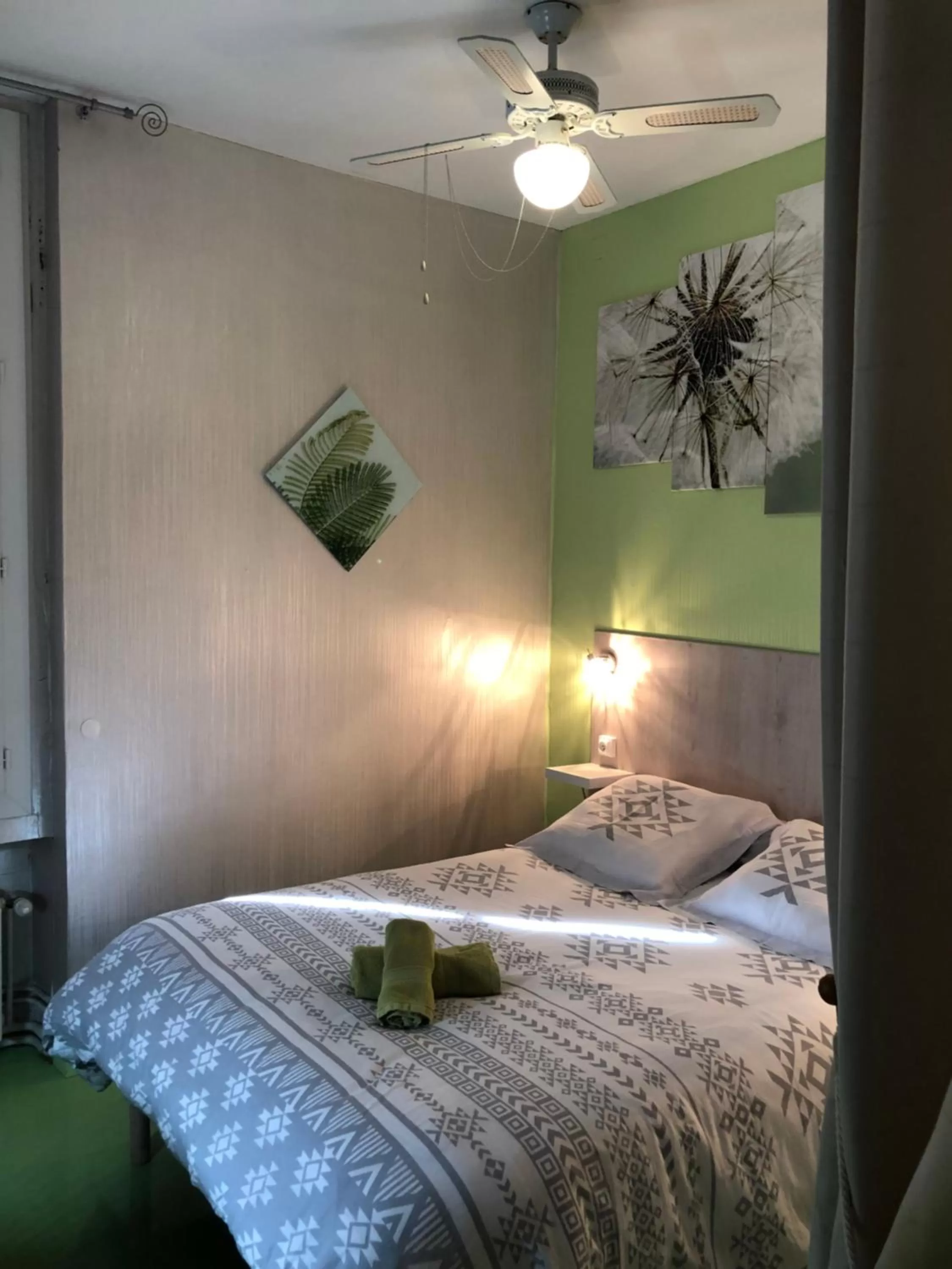 Bedroom, Bed in Hotel des Remparts