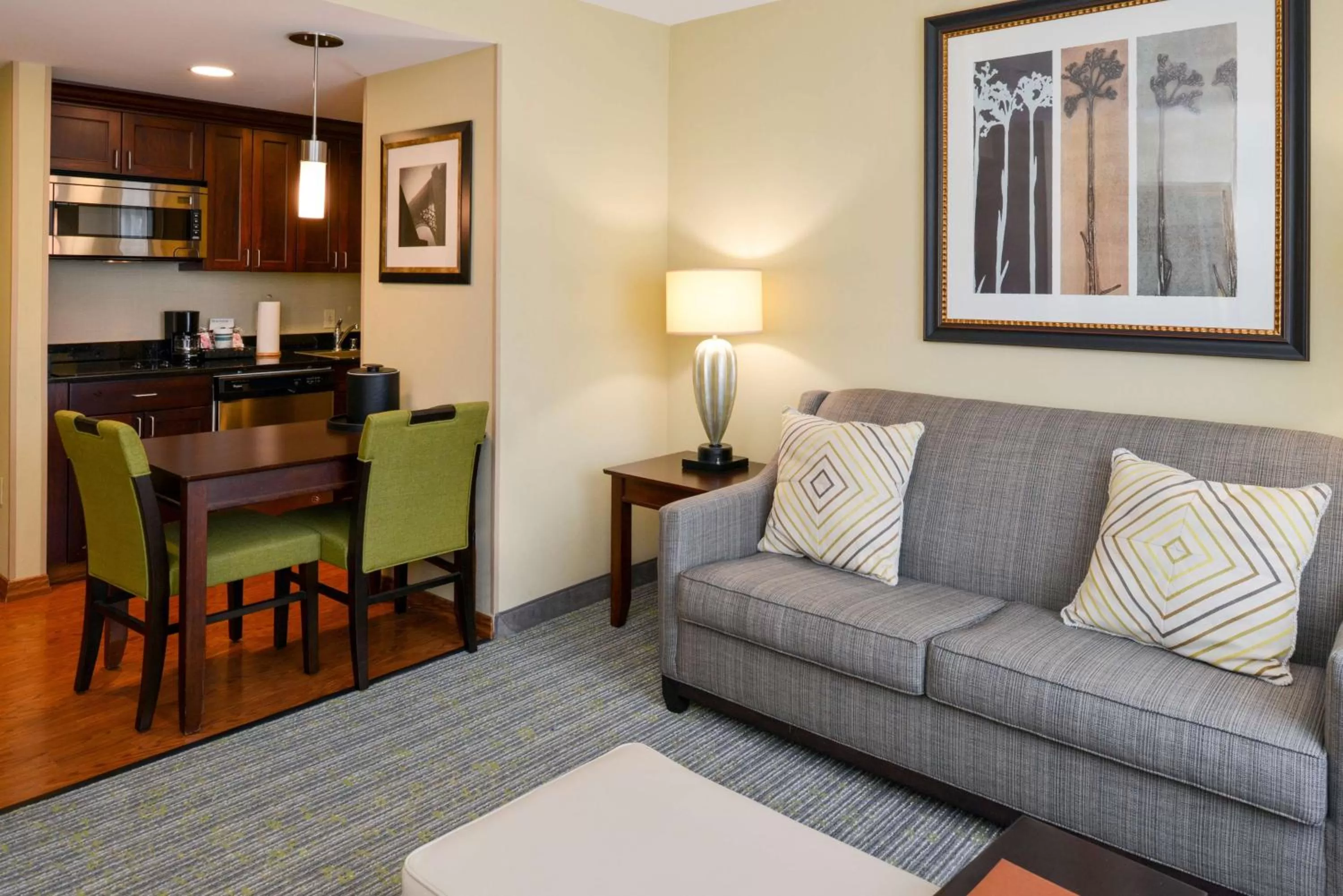 Living room in Homewood Suites by Hilton Fresno