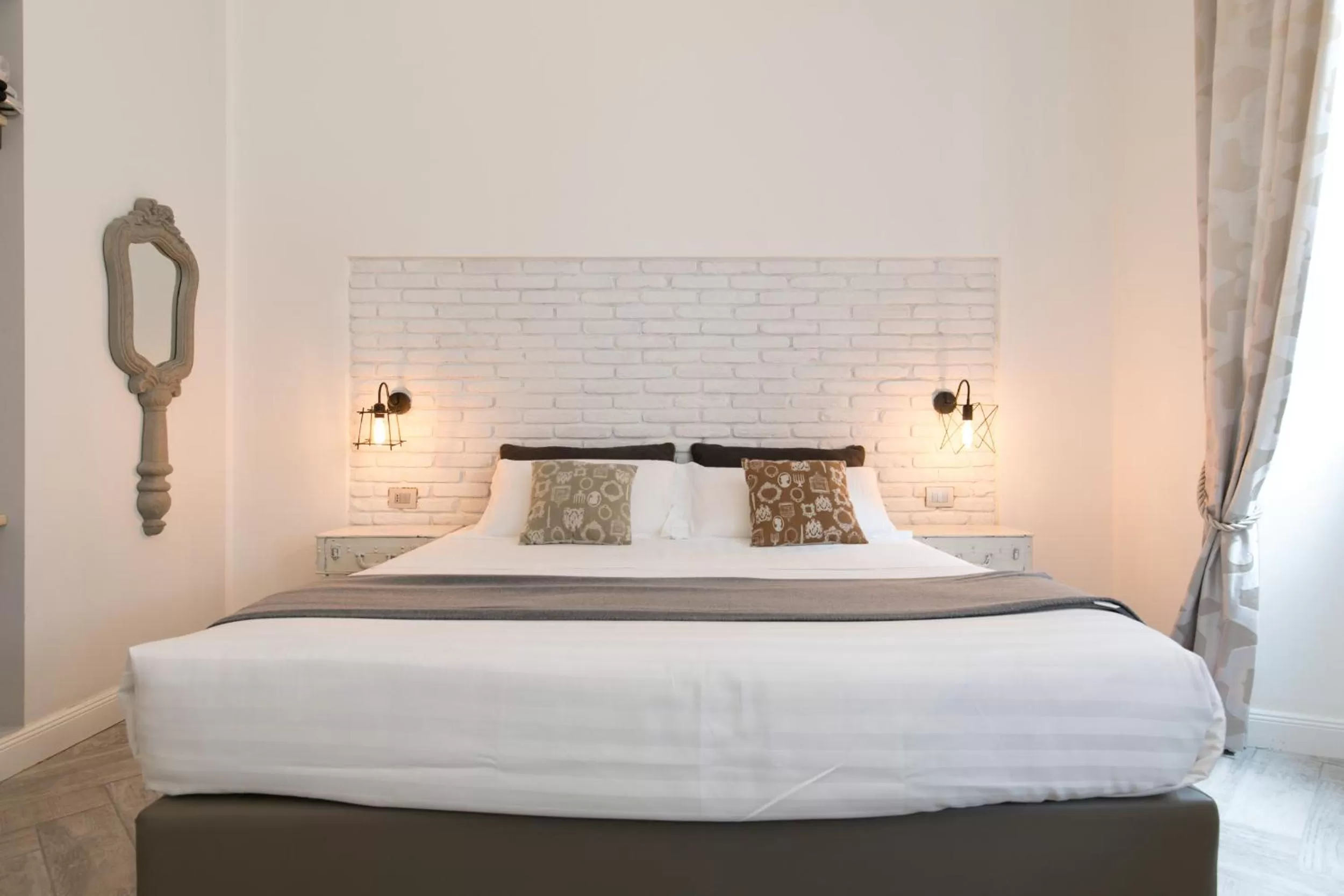 Photo of the whole room, Bed in Spagna Ave