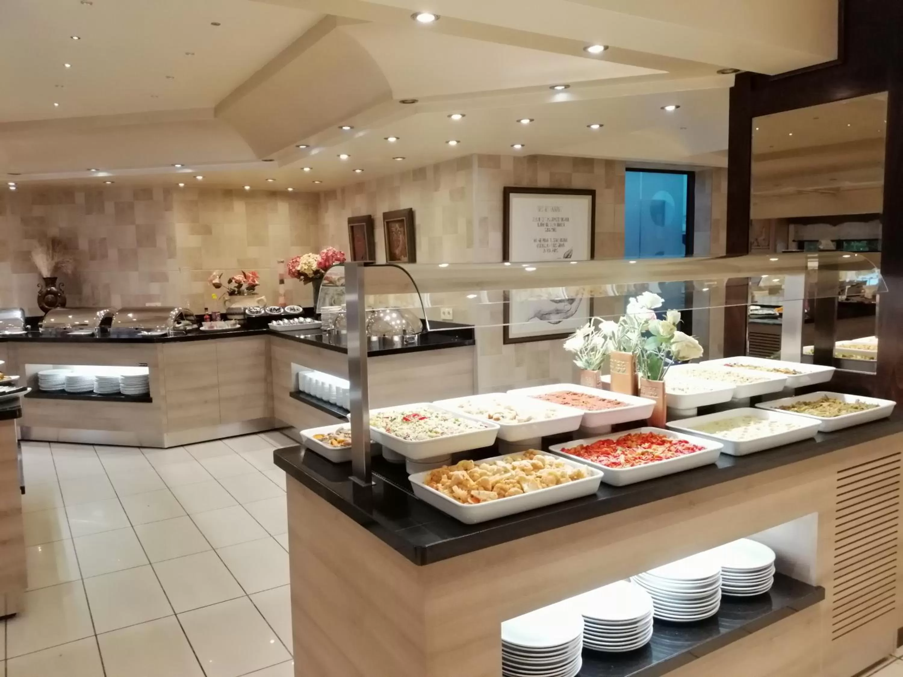 Meals in Iris Hotel & Spa