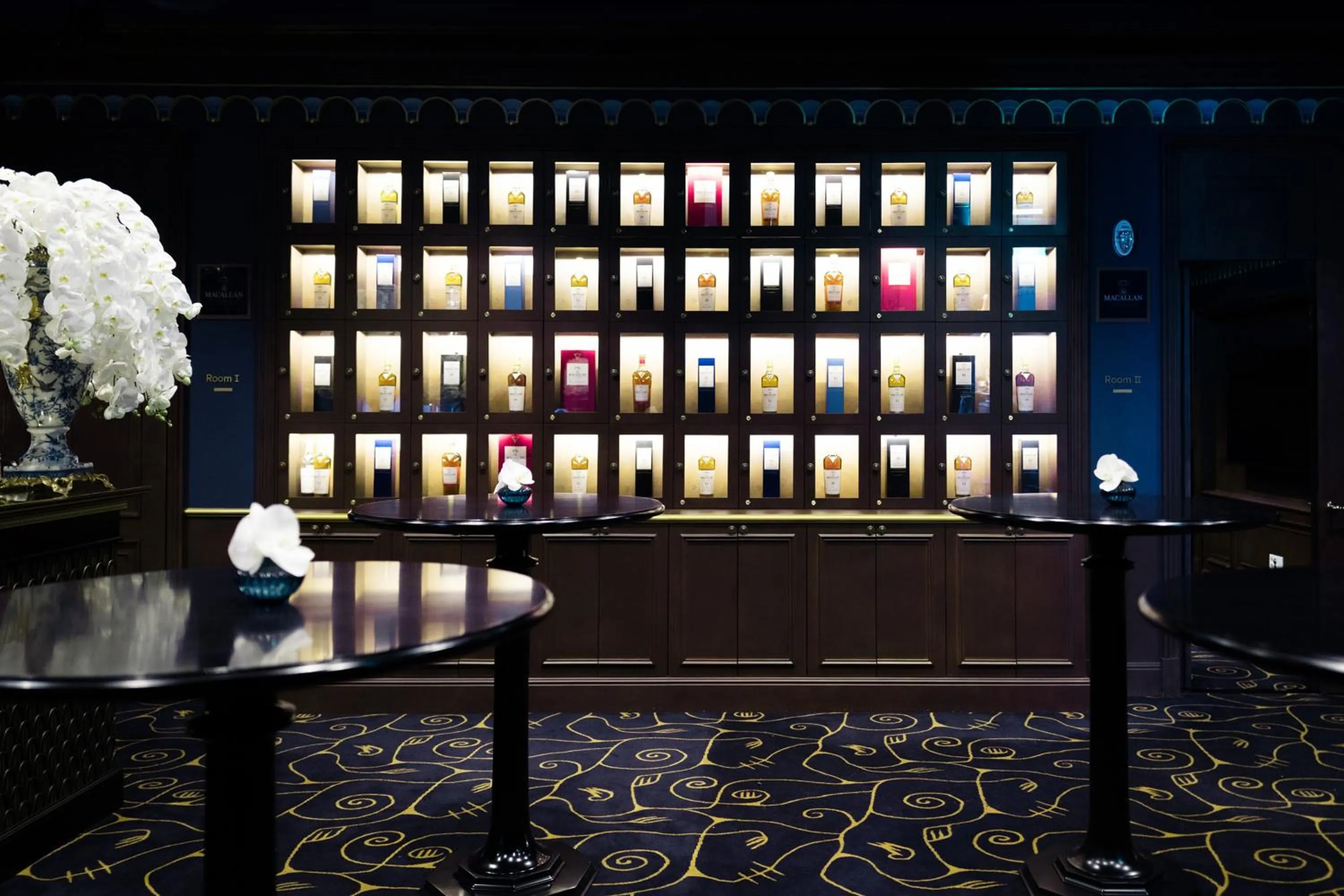 Karaoke in L'Escape Hotel