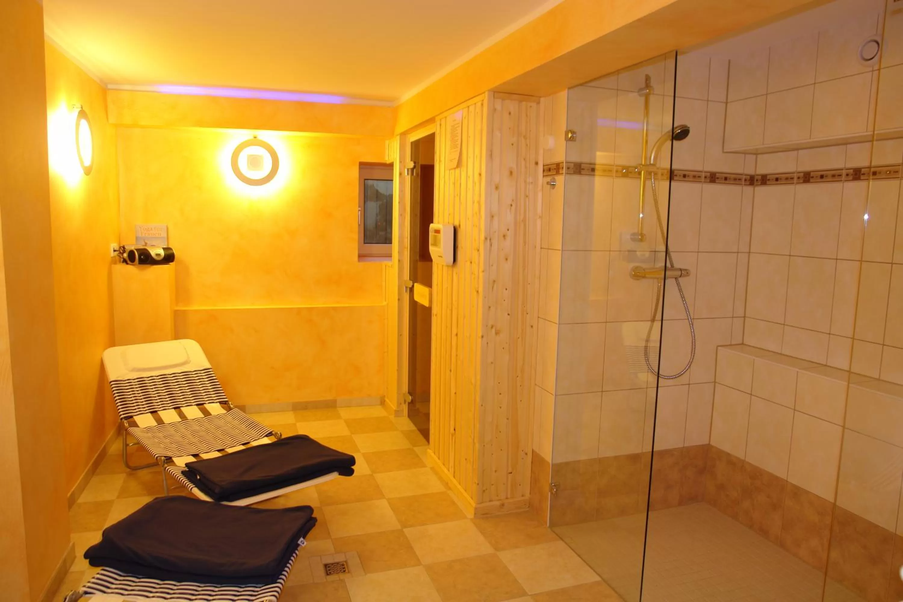 Spa and wellness centre/facilities, Bathroom in Strandhotel zur Promenade