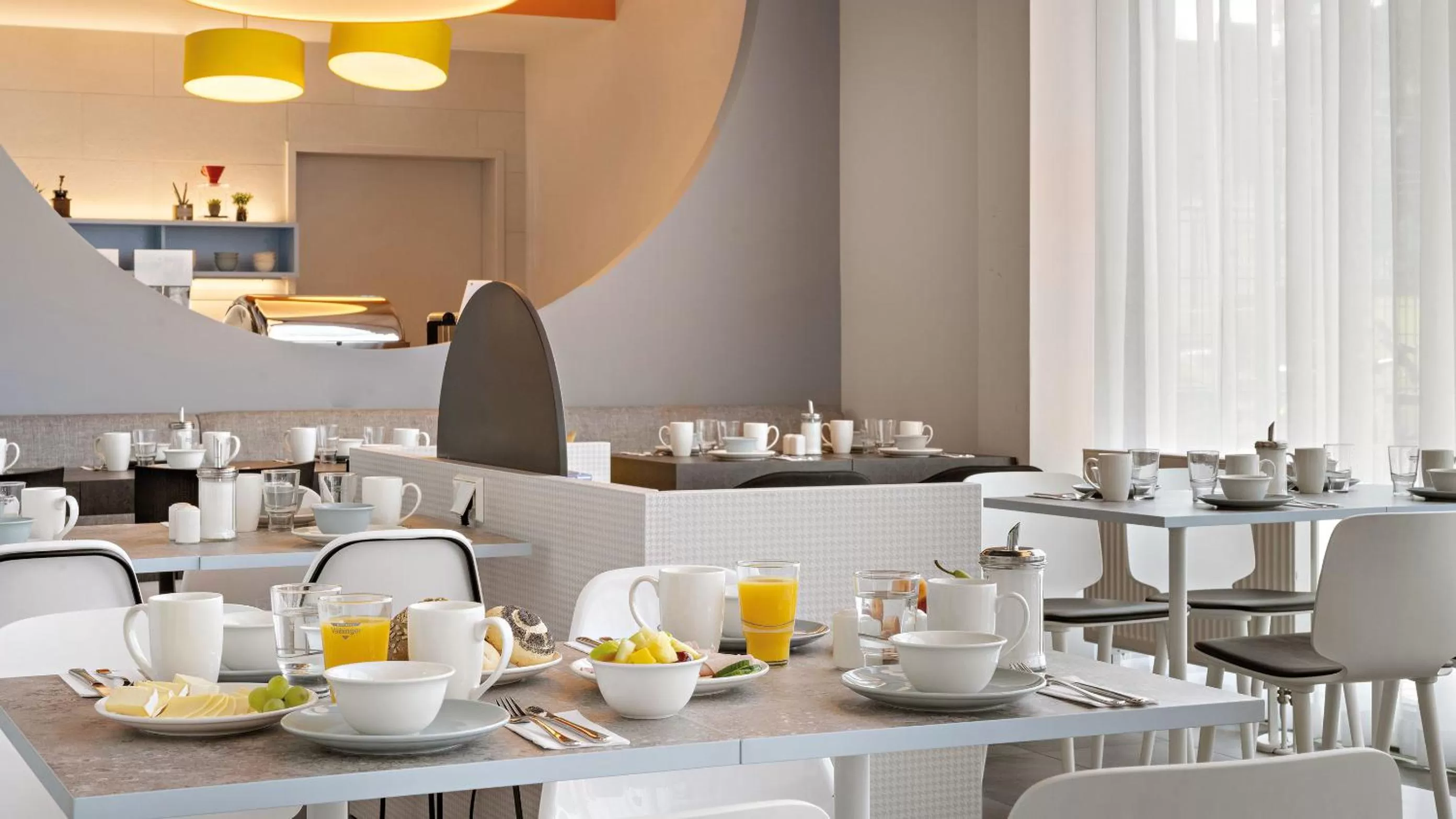 Restaurant/places to eat in Hey Lou Hotel Nördlingen