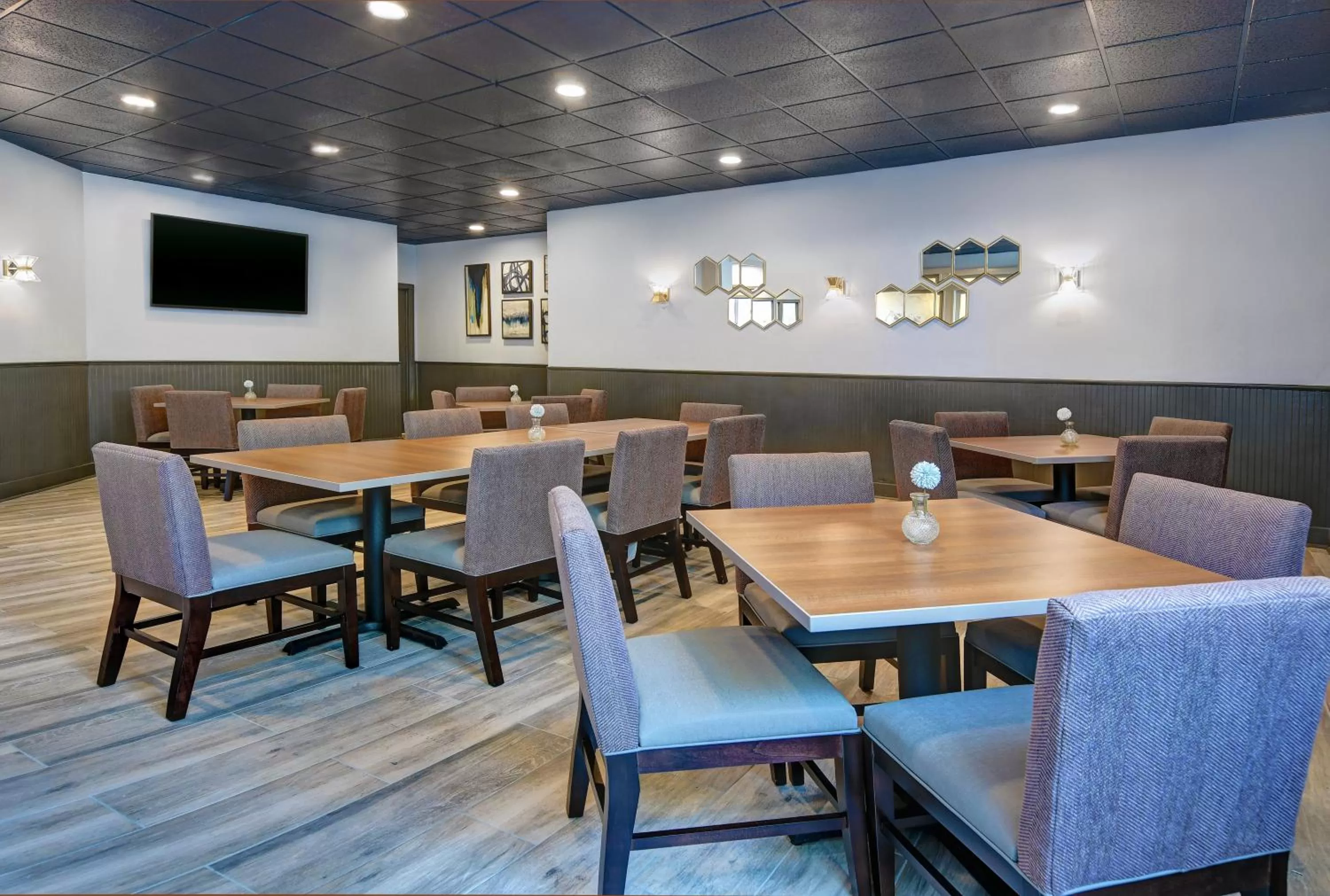 Restaurant/places to eat in Holiday Inn Philadelphia-Cherry Hill by IHG