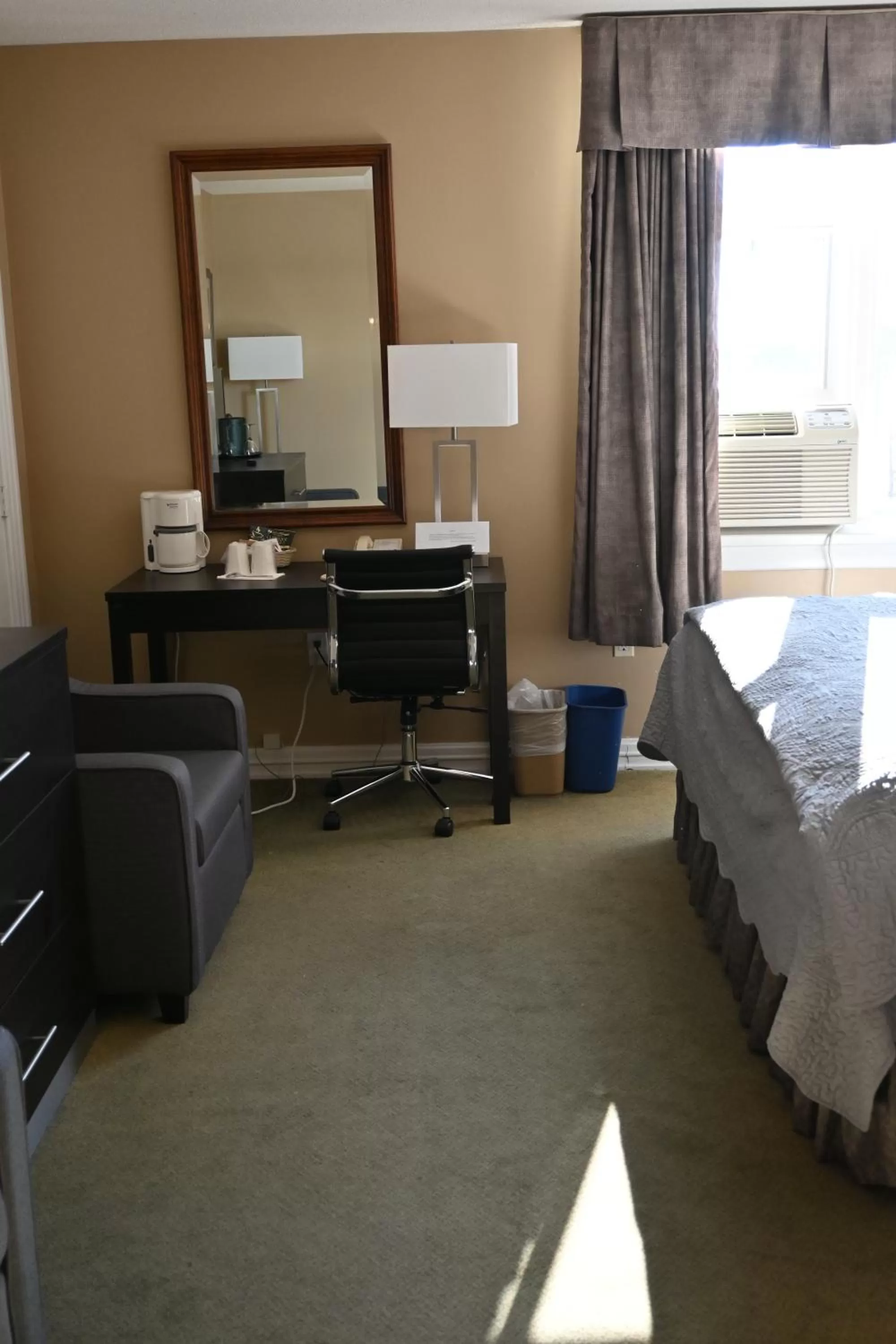 Bed in The Gananoque Inn