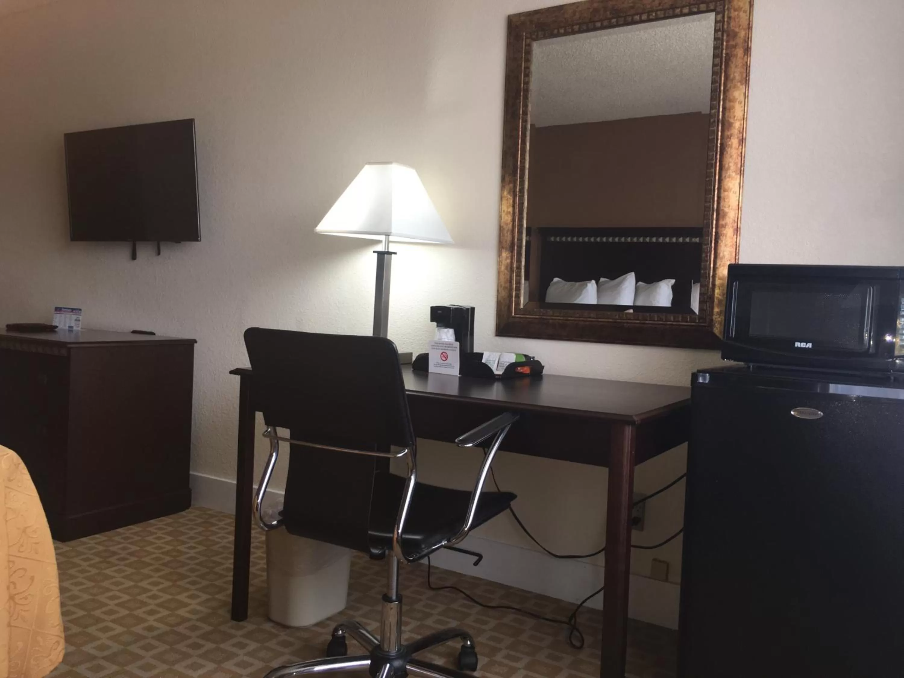 Double Room with Two Double Beds - Mobility Access/Non-Smoking in Days Inn by Wyndham Sherman