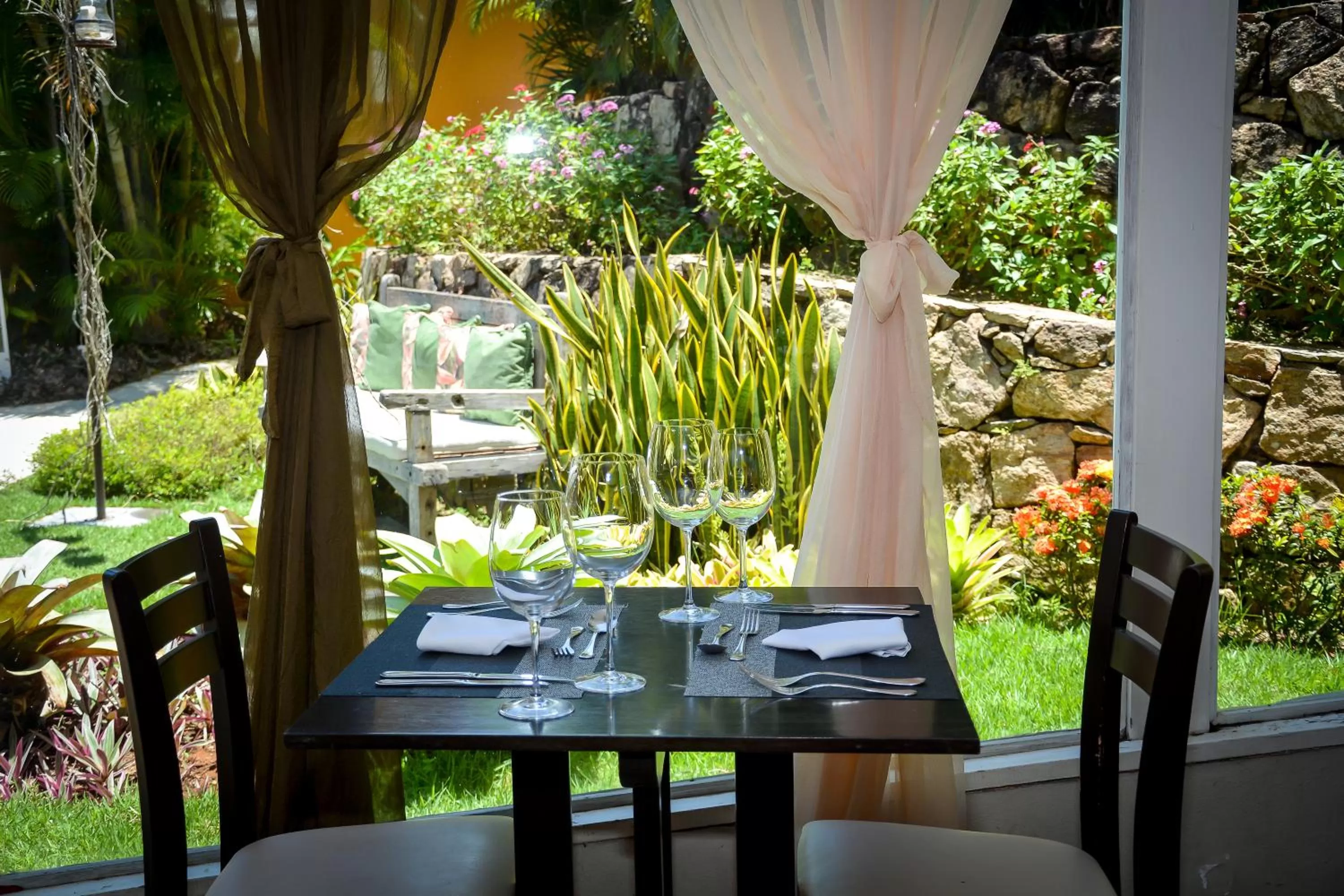 Restaurant/places to eat in Bahiamarela Boutique Hotel & SPA