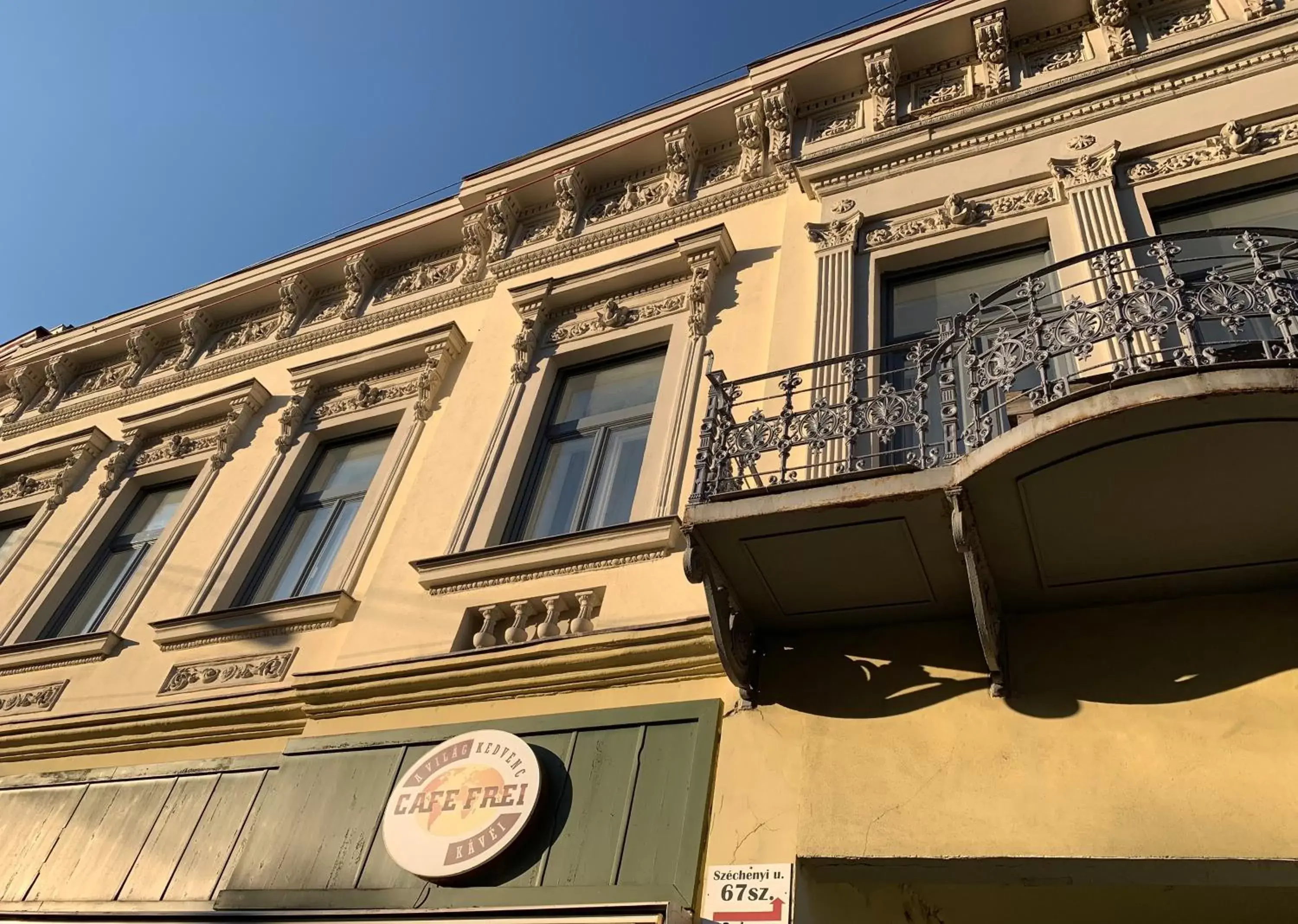 CENTER rooms CENTER rooms