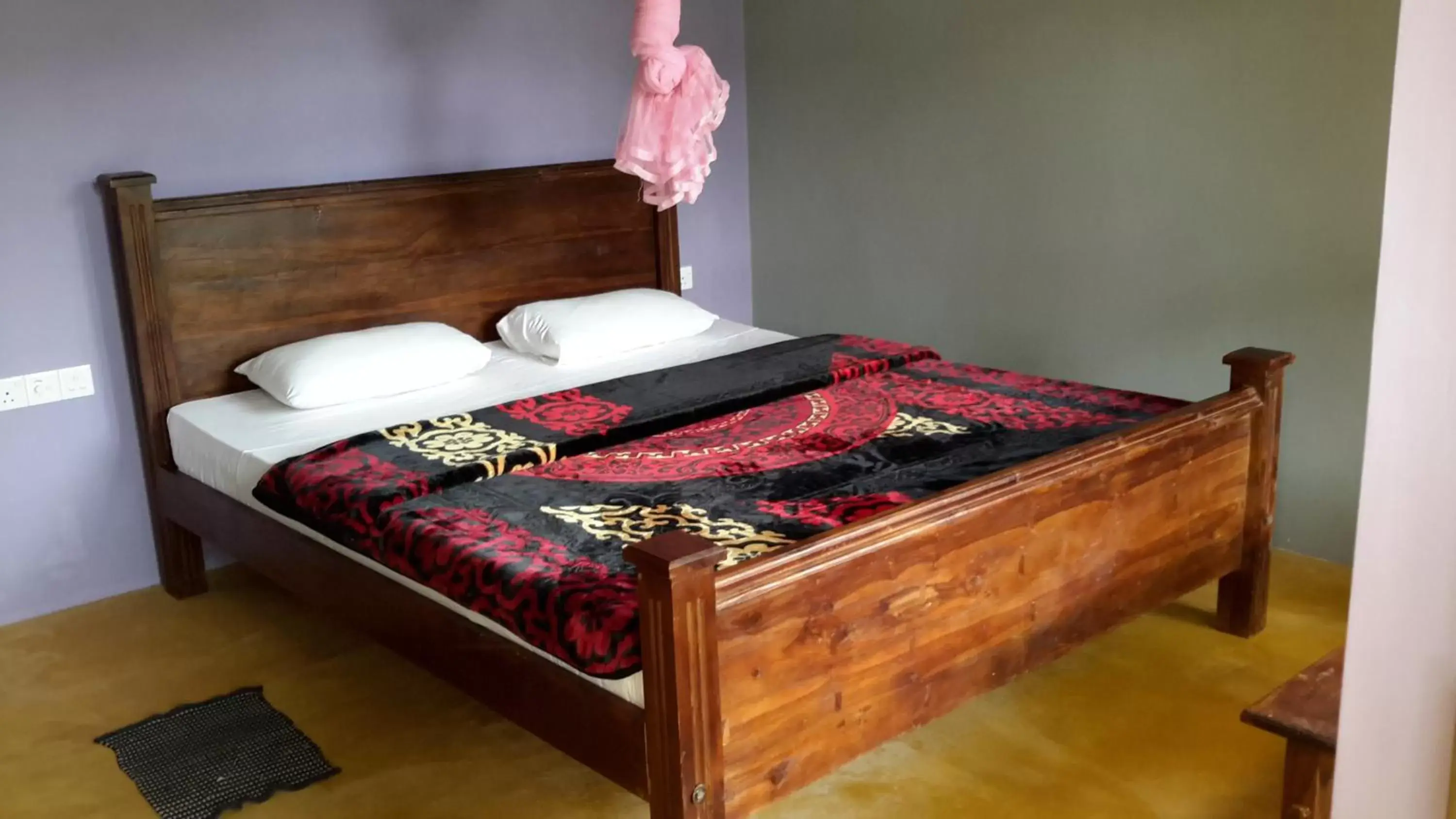 Deluxe Double Room - single occupancy in Raveena Guest House Deluxe Double Room - single occupancy in Raveena Guest House